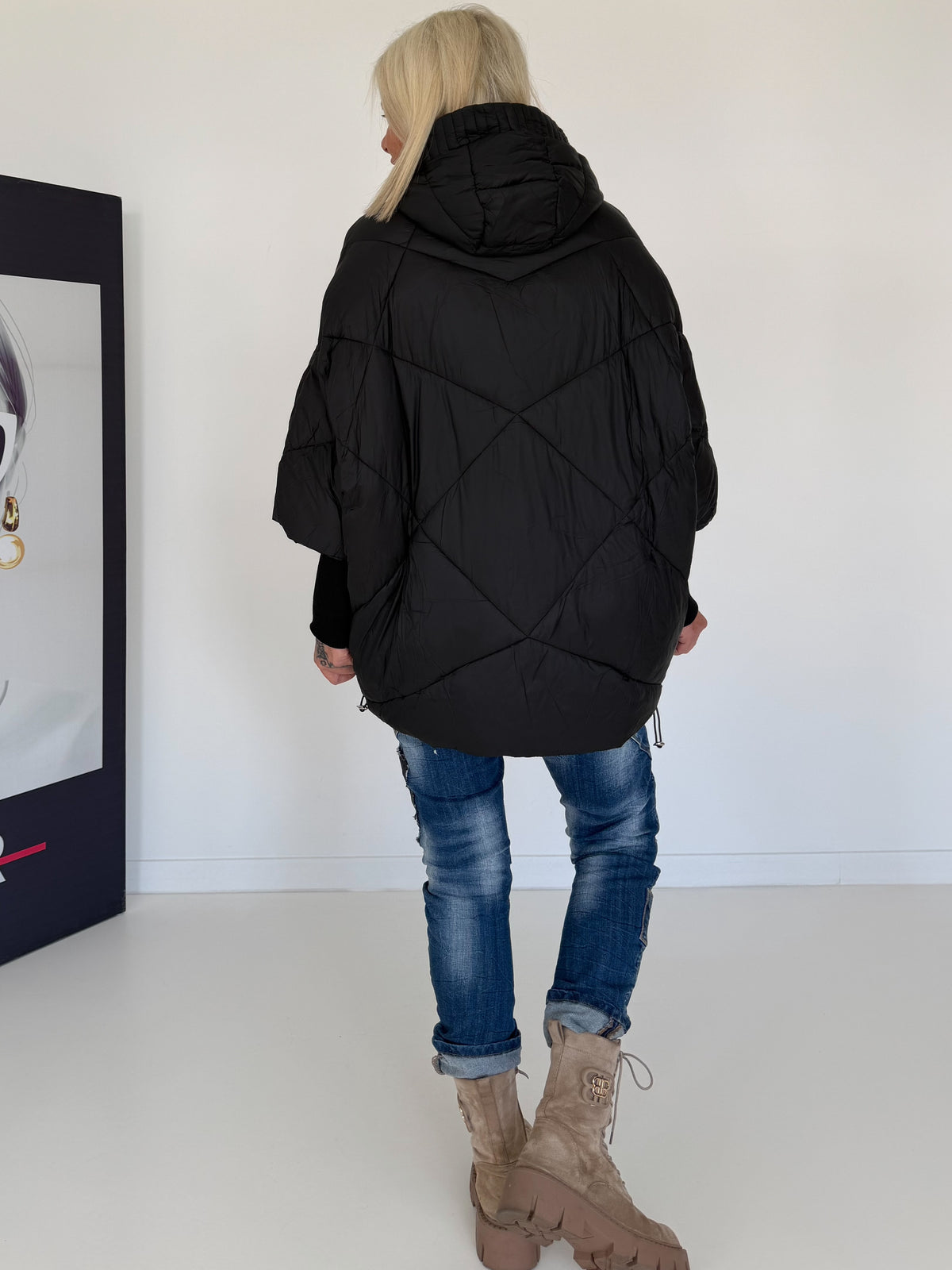 Oversized gewatteerd jack met mouwen met boorden en capuchon - zwart