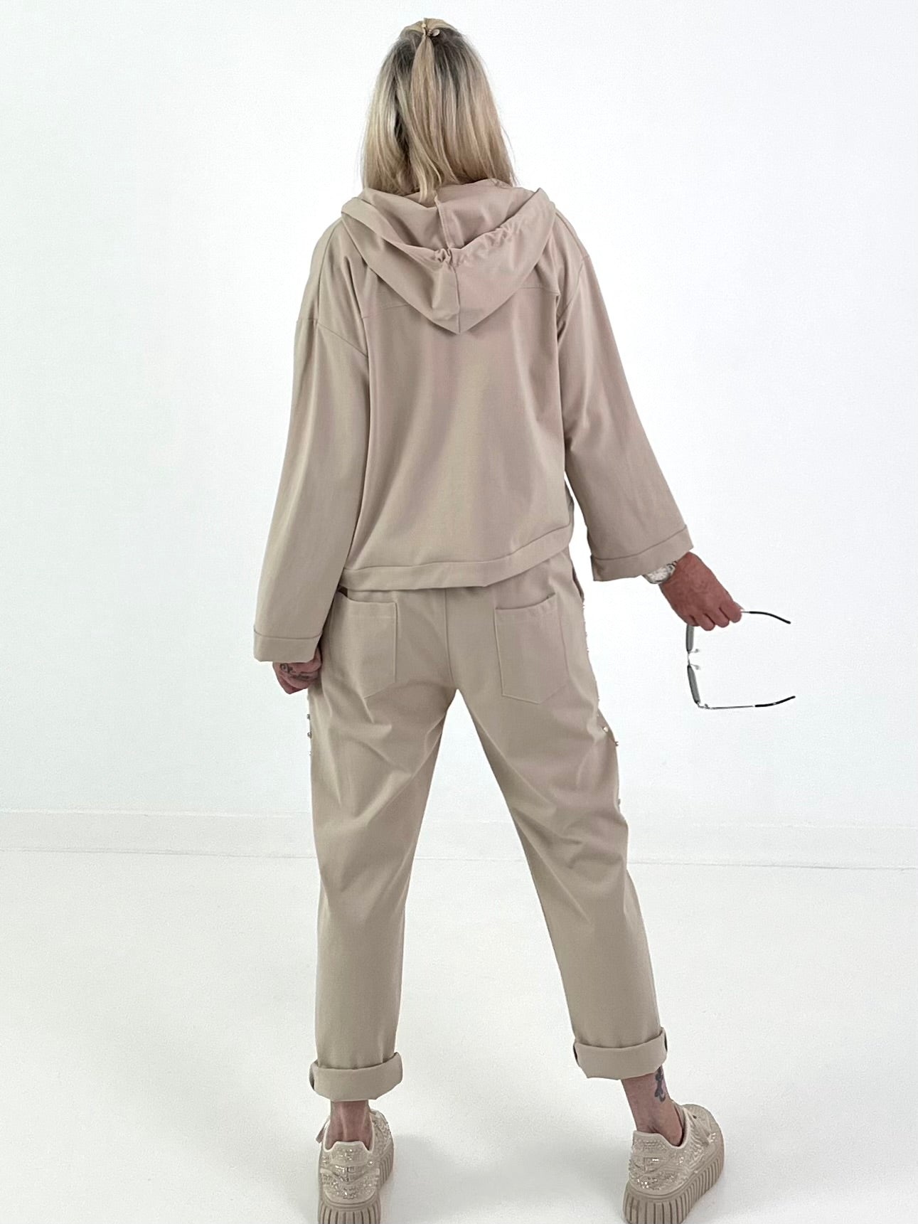 Jacke mit goldenen Nieten-Details - beige