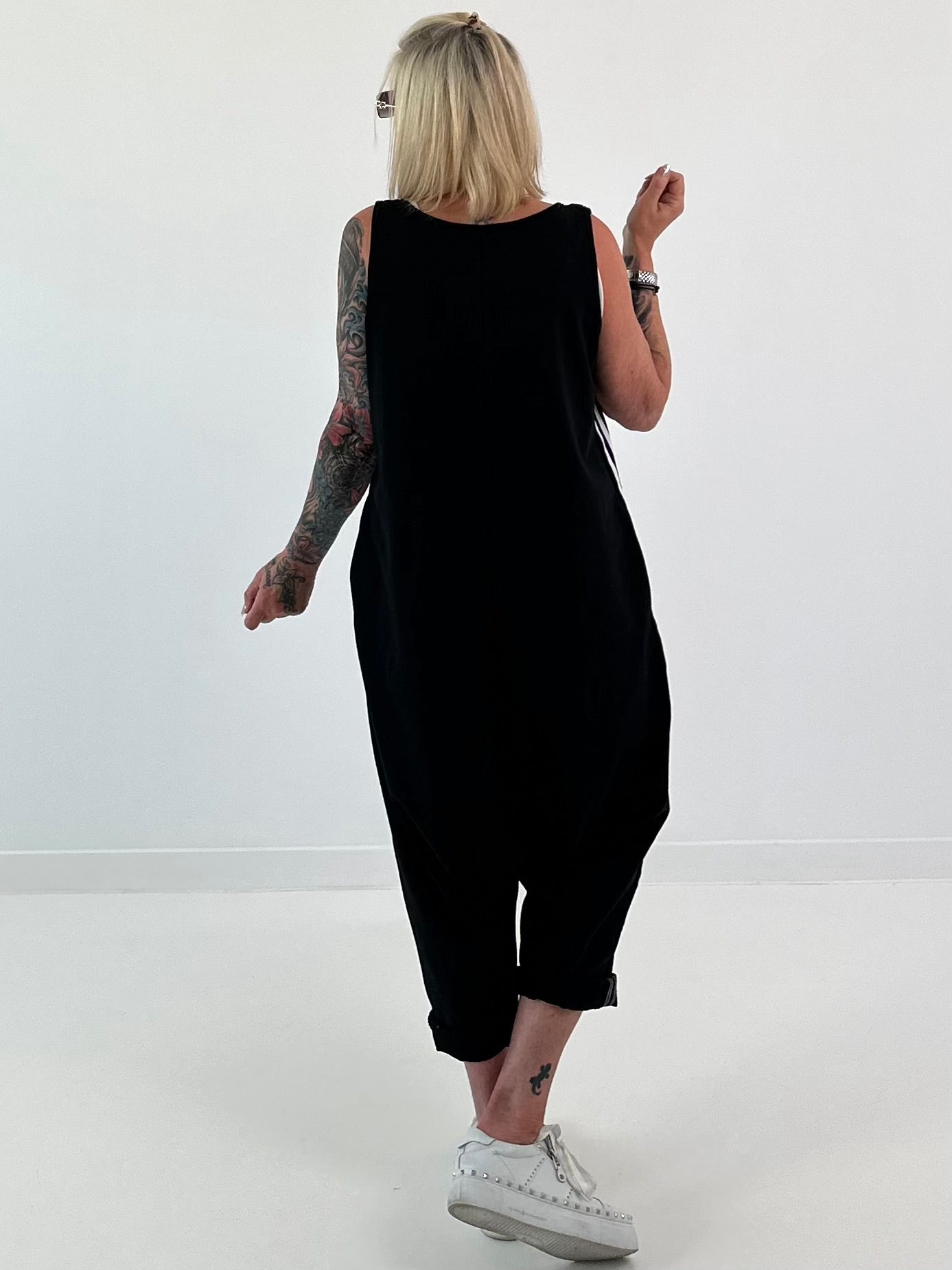 Jumpsuit mit seitlichen Streifen- schwarz