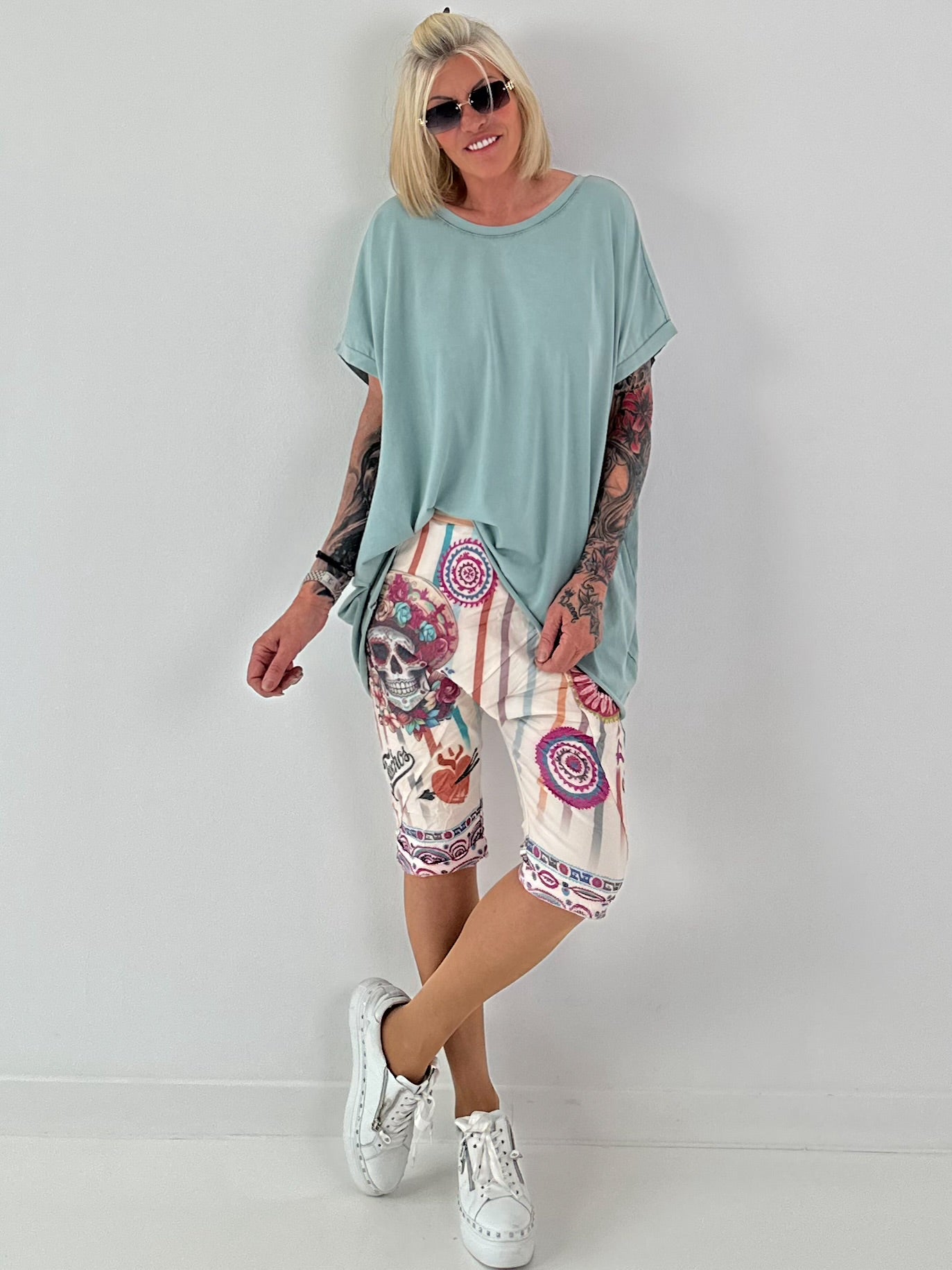 Korte Baggy met strepen en skull-print - salie-roze-multicolor