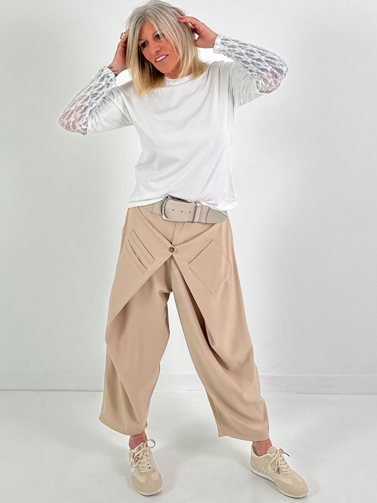 Shirt with lace sleeves - white