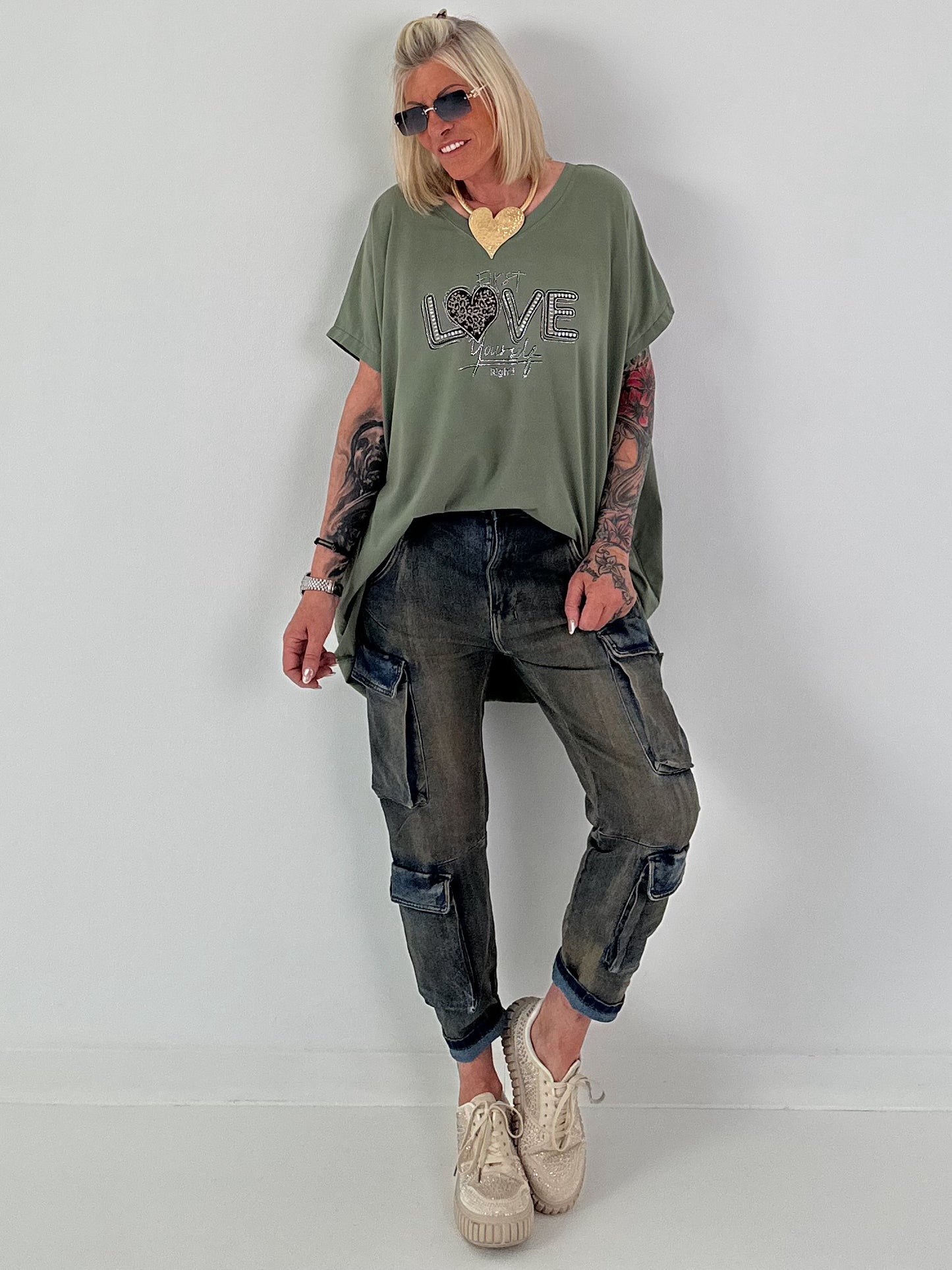 T-Shirt mit Strassdetail - oliv