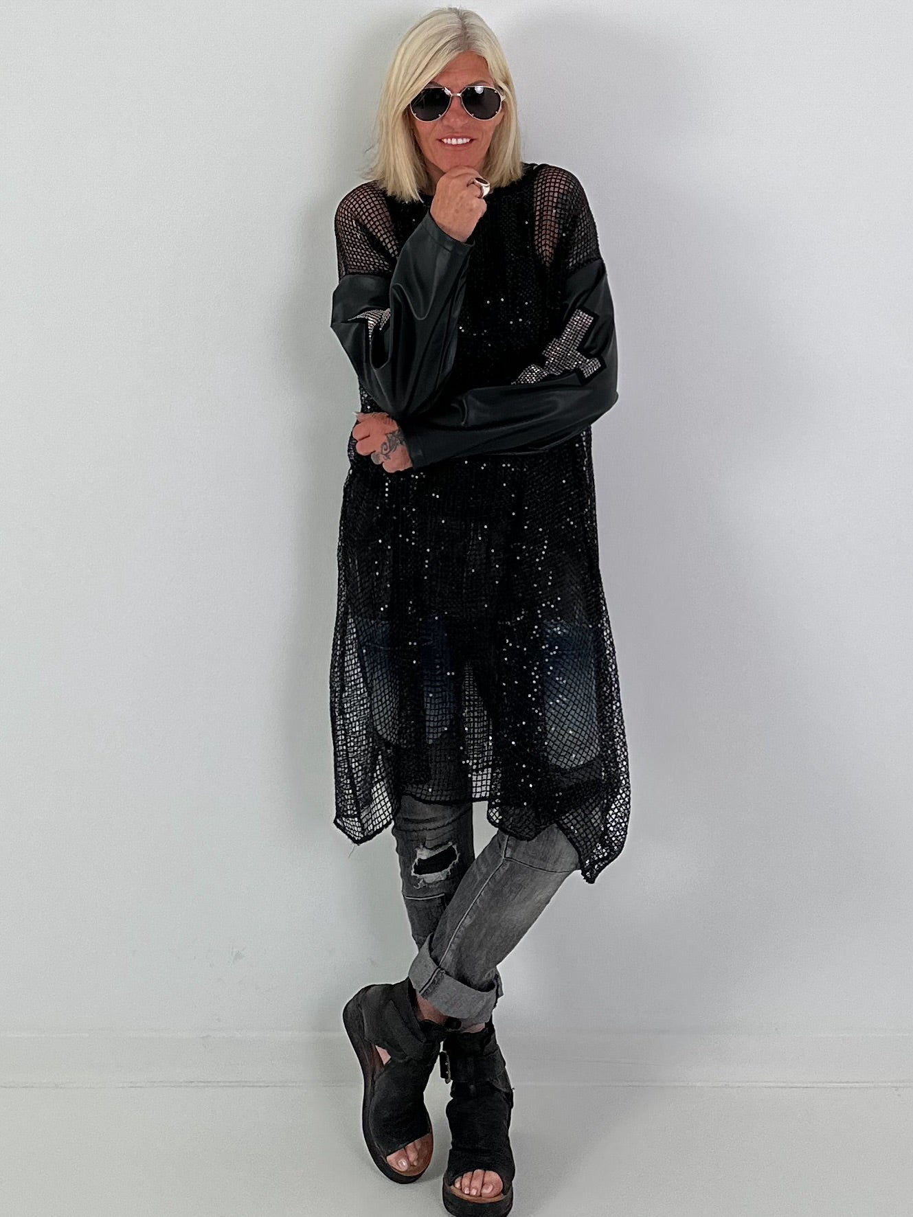 Destroyed Jeans with trendy details - used black