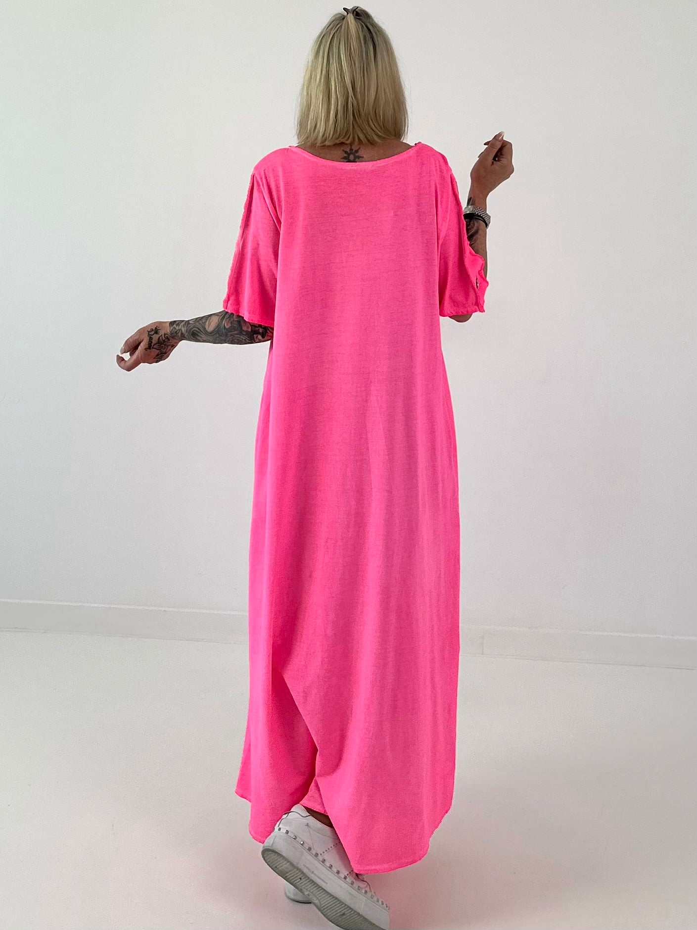 T-Shirt Kleid mit Ösen -neonpink