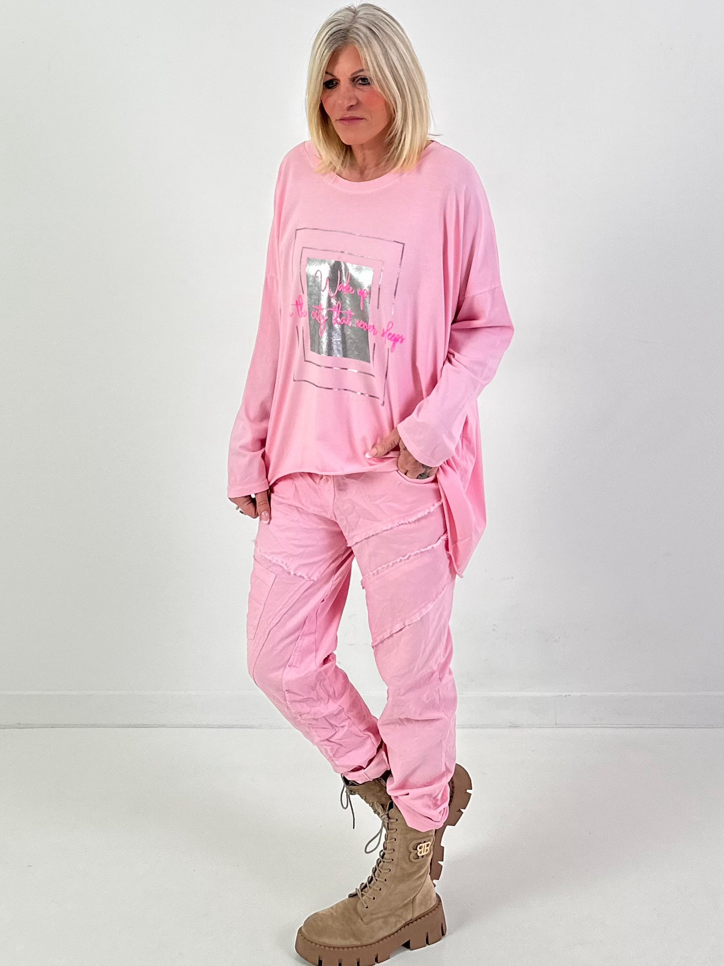 Oversized Shirt Modell "wake up in a City that never sleeps" rosa