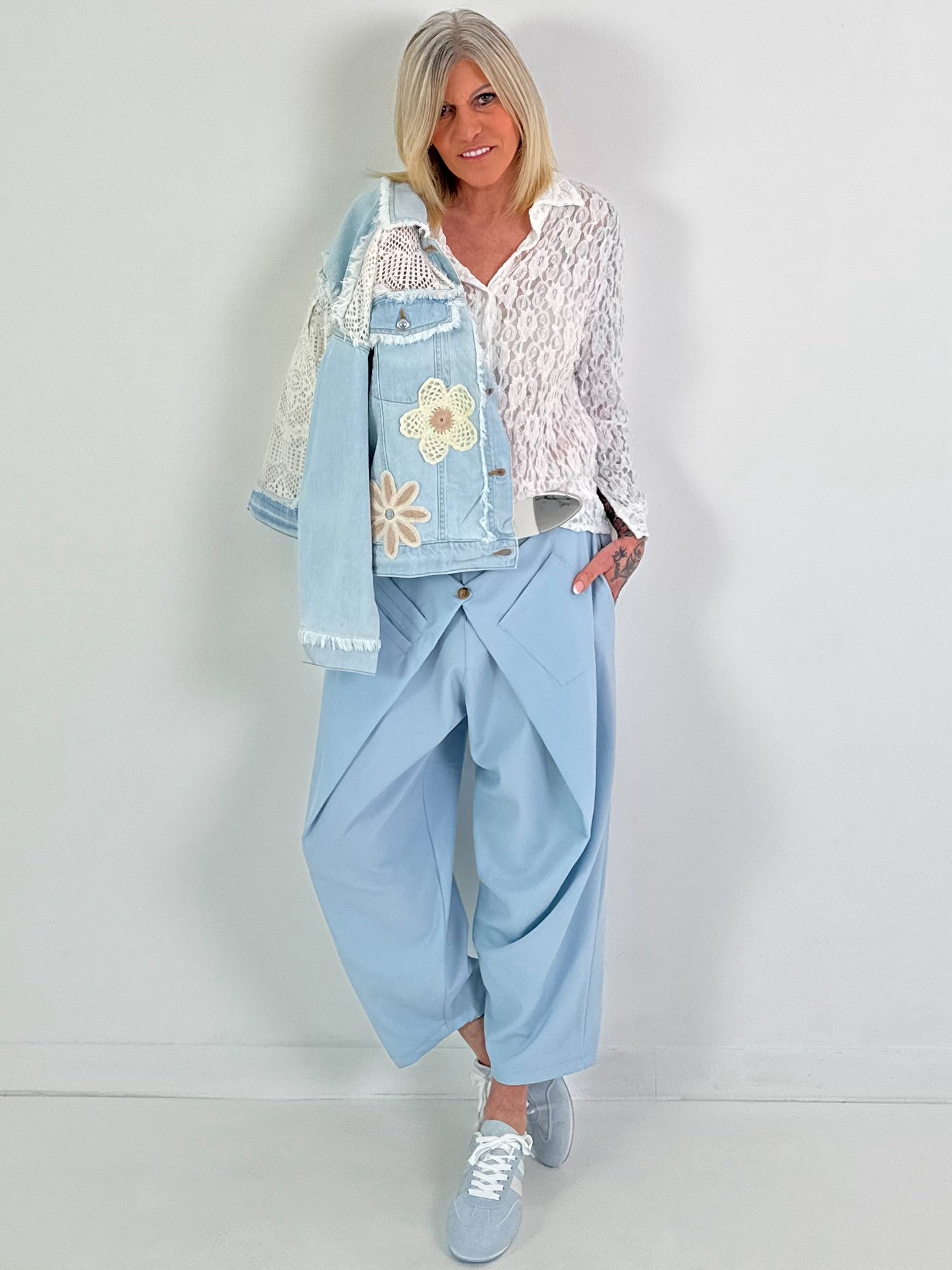 Spitzenbluse mit Muster - weiss (lieferbar ab 01.02.26)