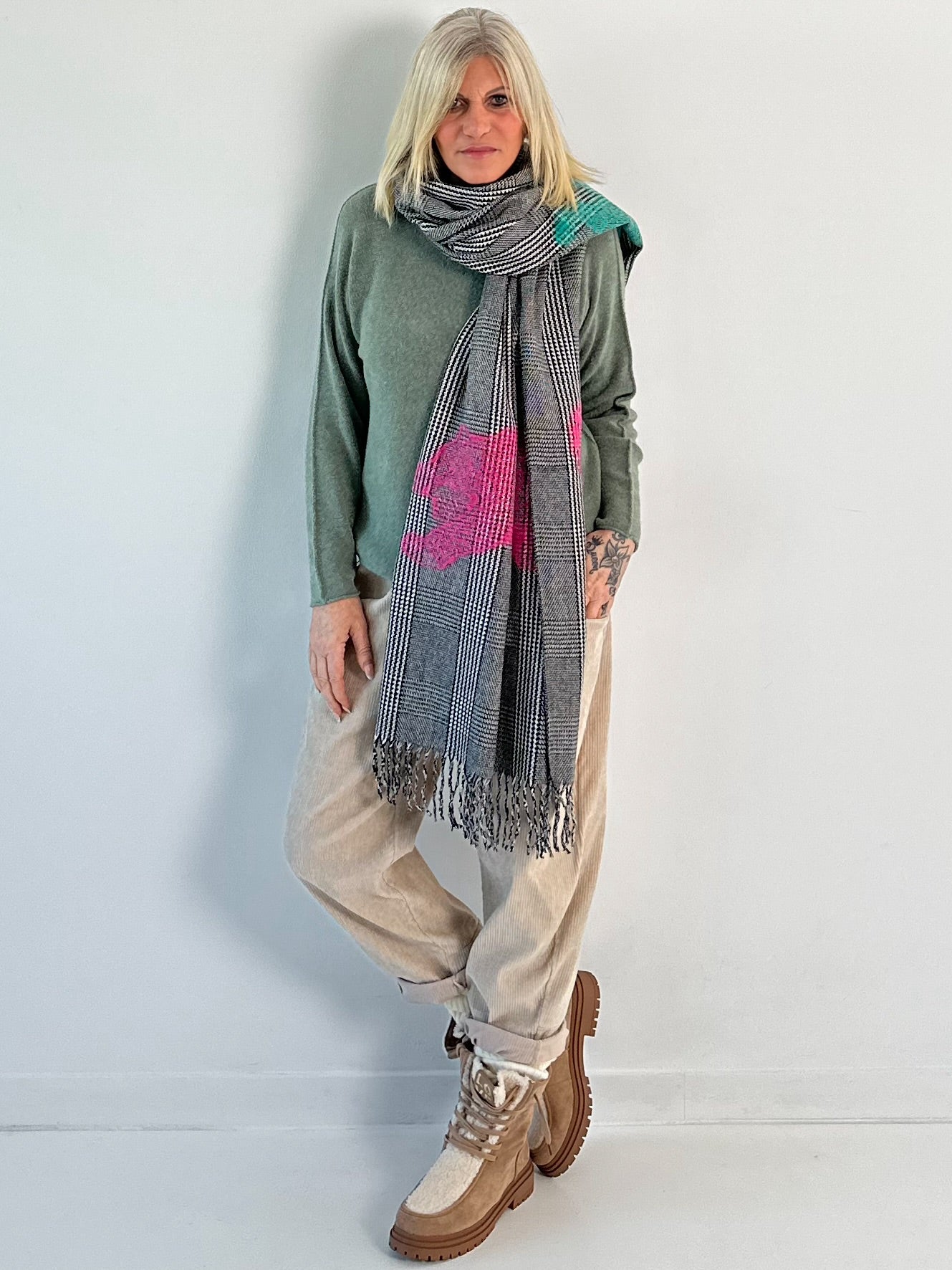 Scarf with fringes, model "Feline Flair" - black-white-multicolored