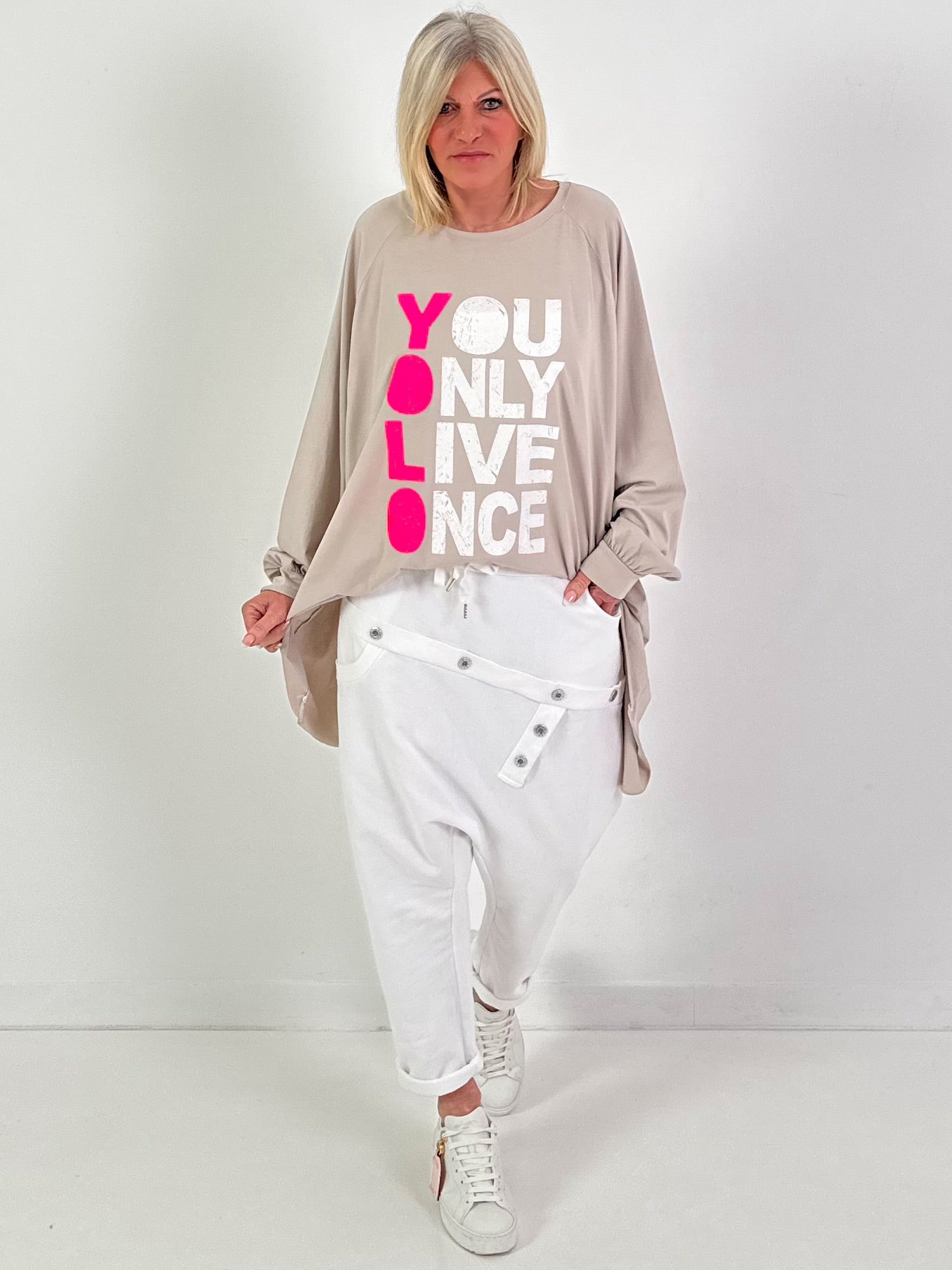 Oversized Shirt Modell "Life Power" - beige