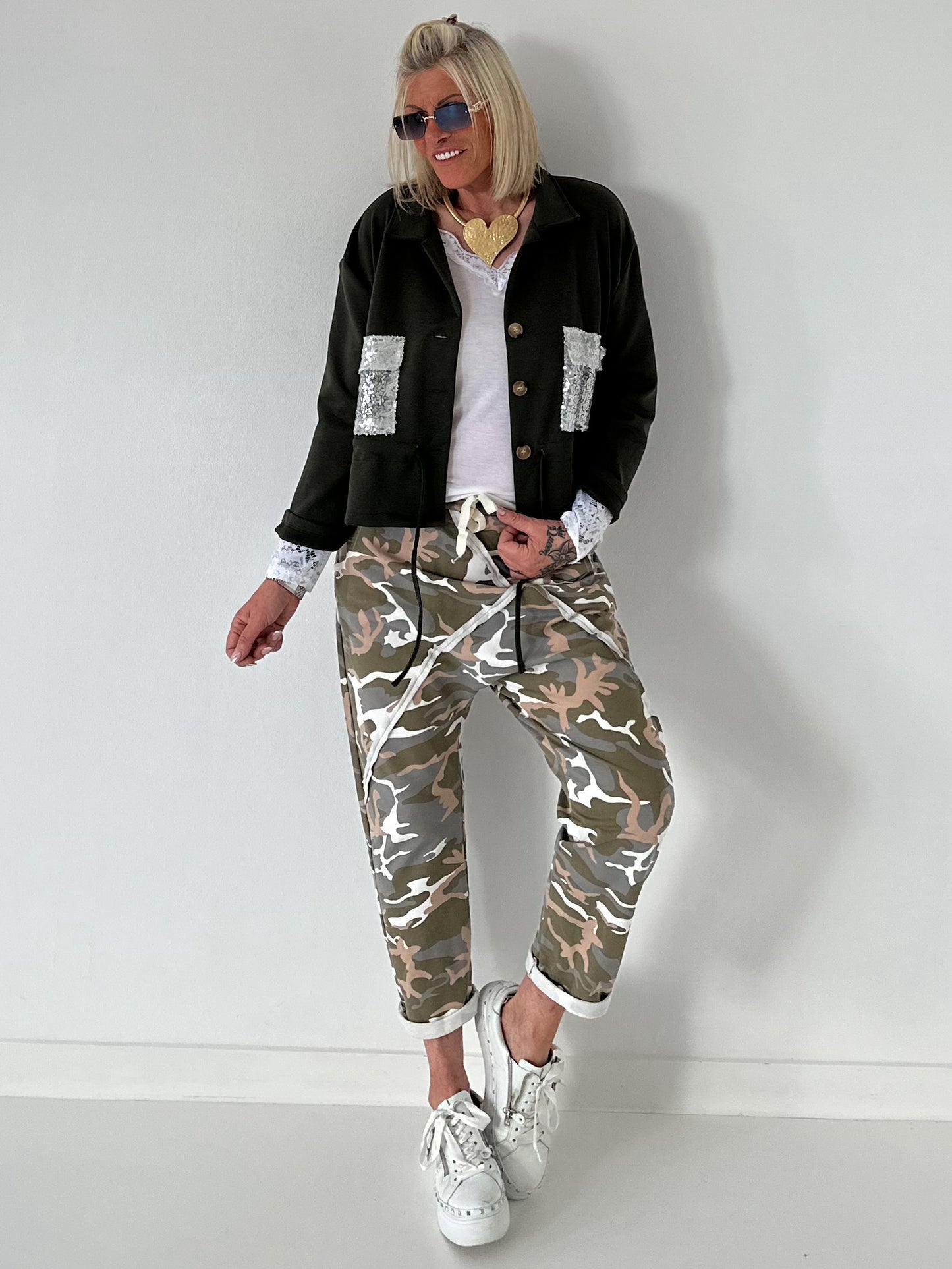 Jacke mit Pailletten Taschen- oliv