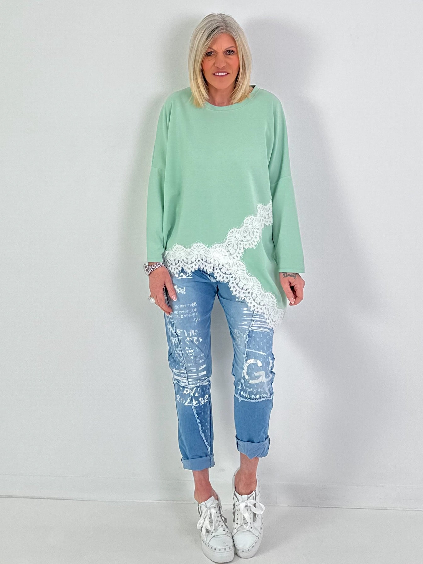 Sweater with lace details - mint