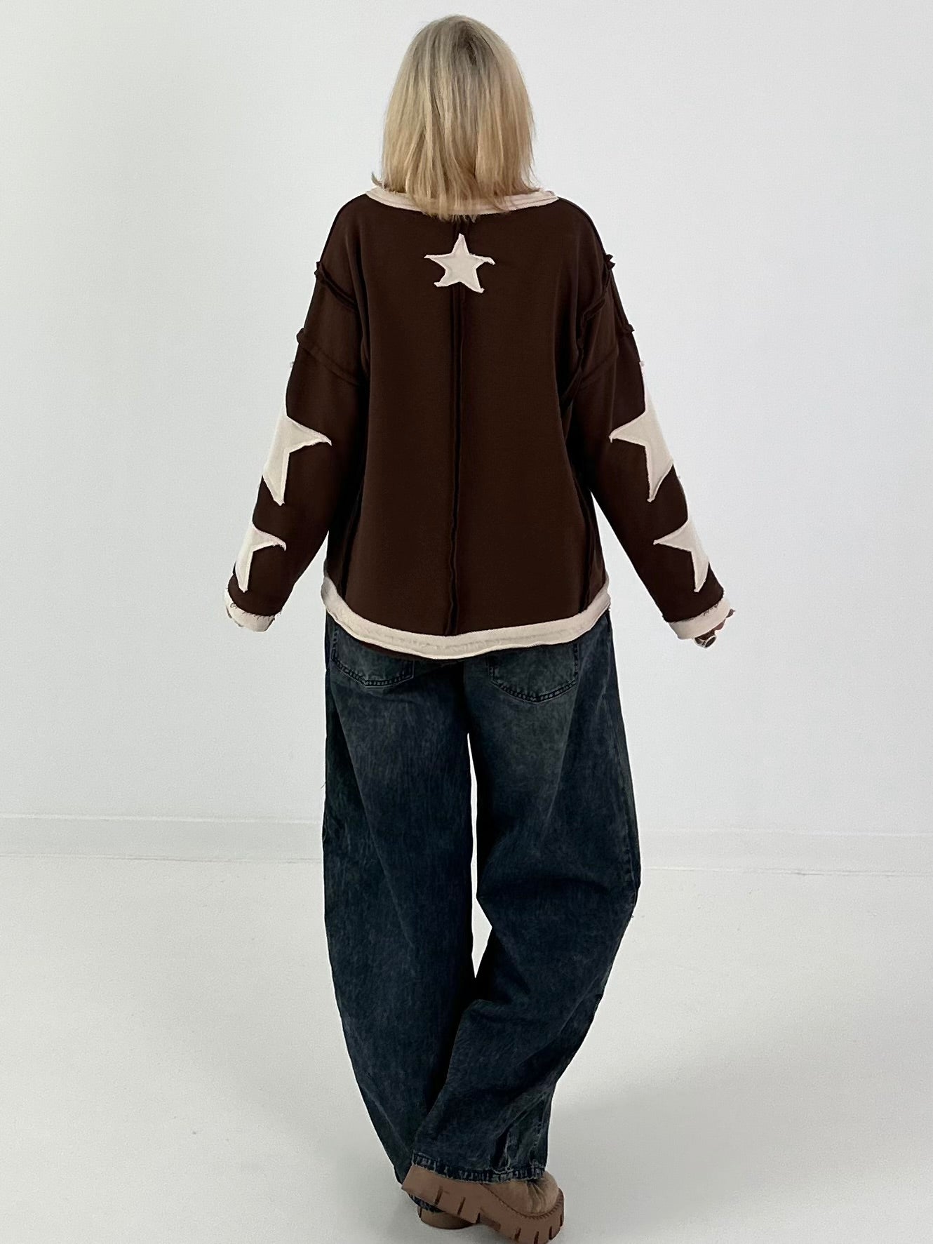 Sweatshirt mit trendigen Sternelementen- schoko