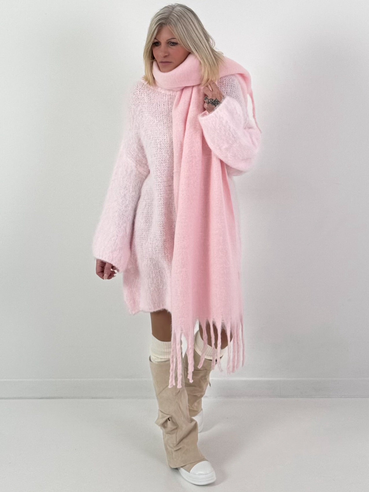 Sjaal met franjes model "Fleur de Charme" - babyroze