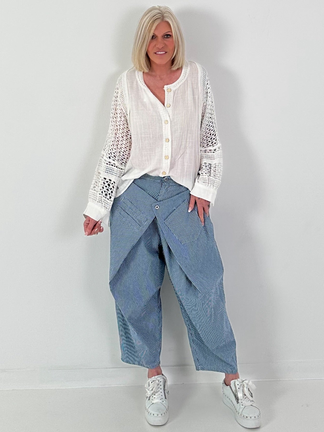 Bluse aus Leinen mit Häkeleinsätzen - weiss