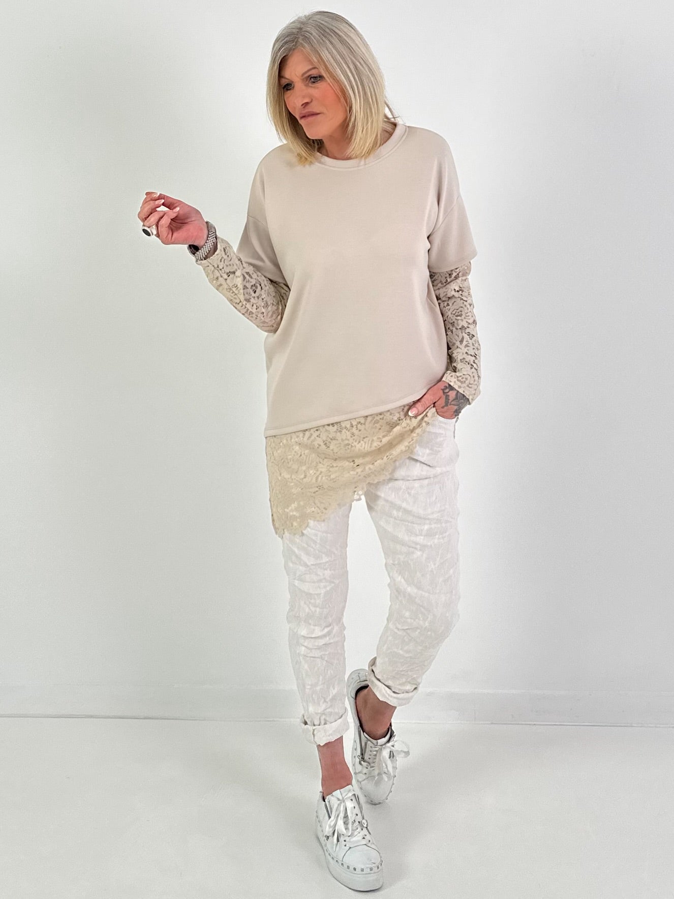 Trui met kanten mouwen - beige