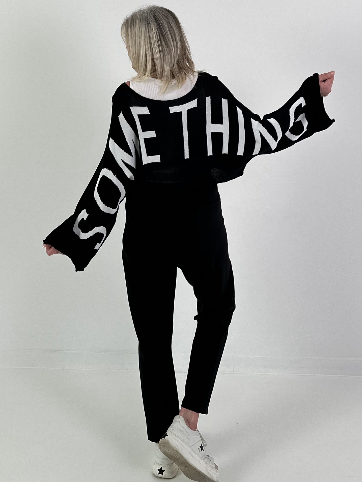 Cropped Pulli Something - schwarz