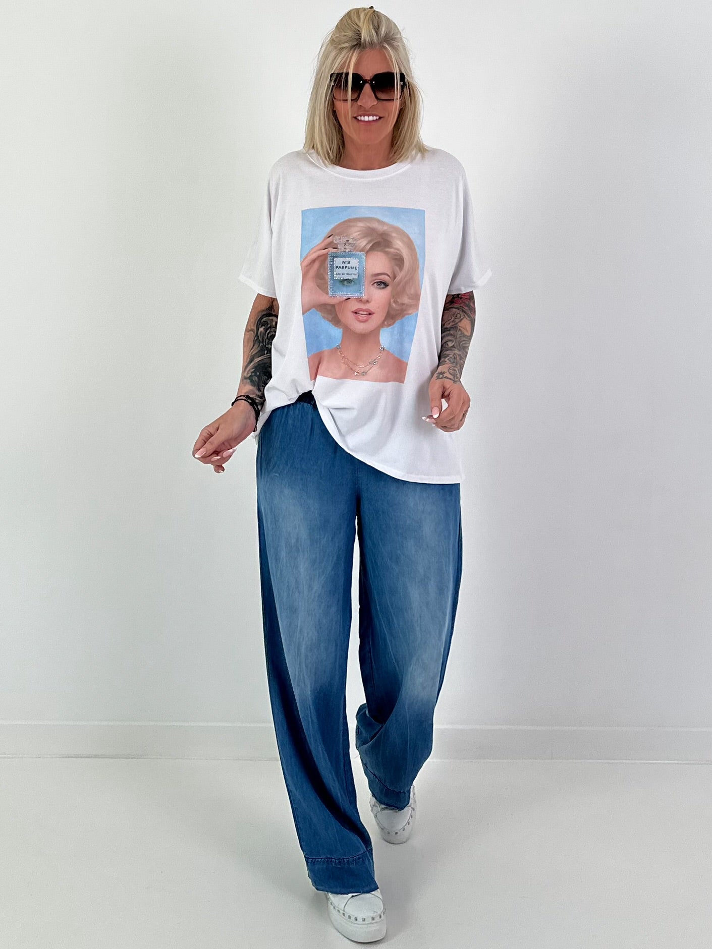 T-shirt Perfume - white-light blue