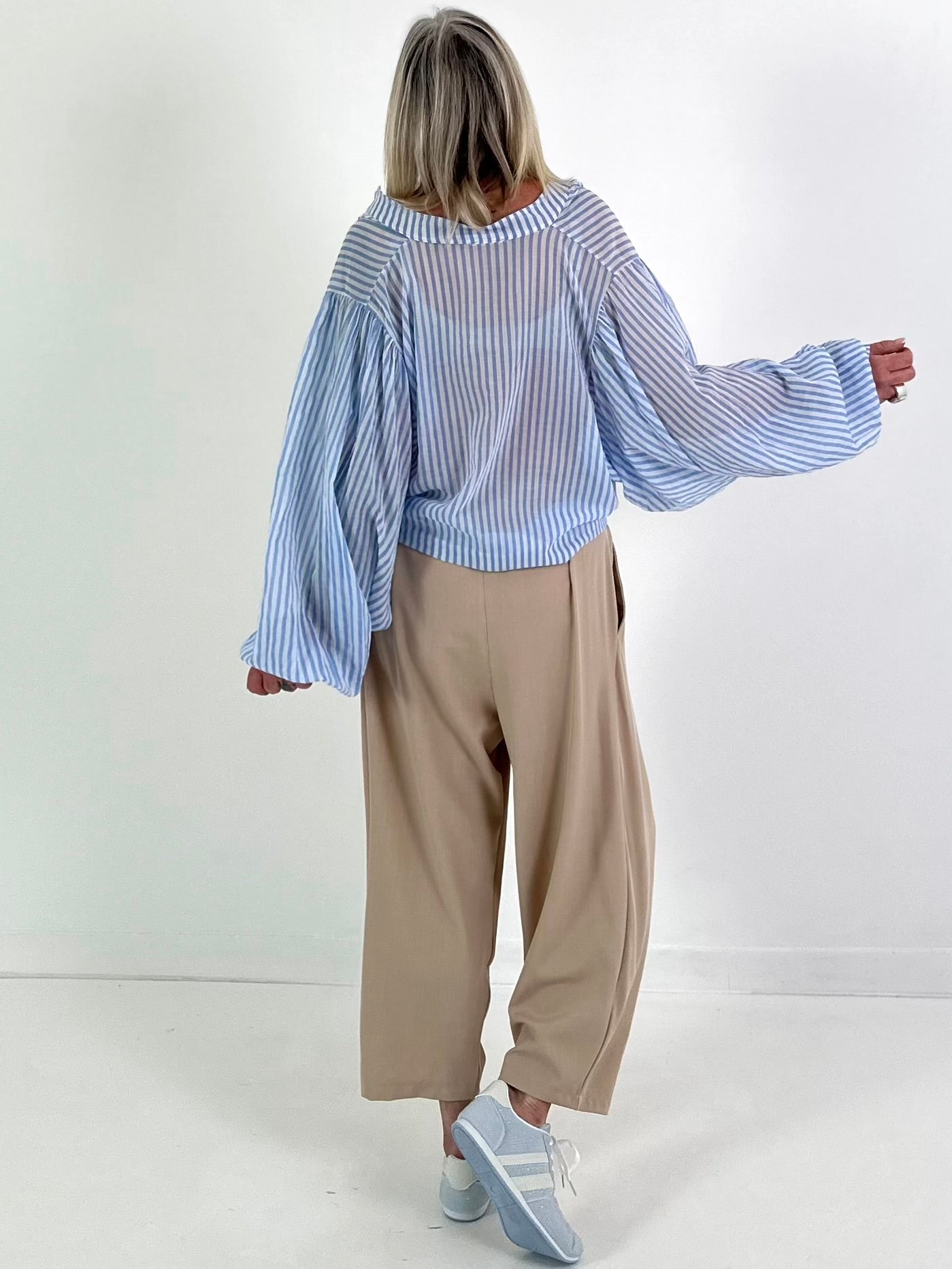 Leichte Ballonbluse gestreift - hellblau