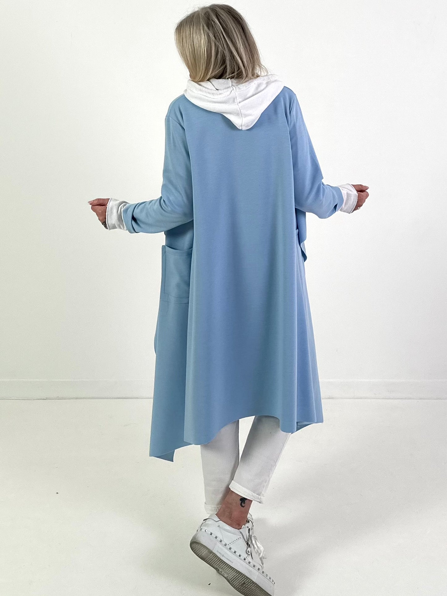 Mantel Modell "Velvet Breeze" - hellblau