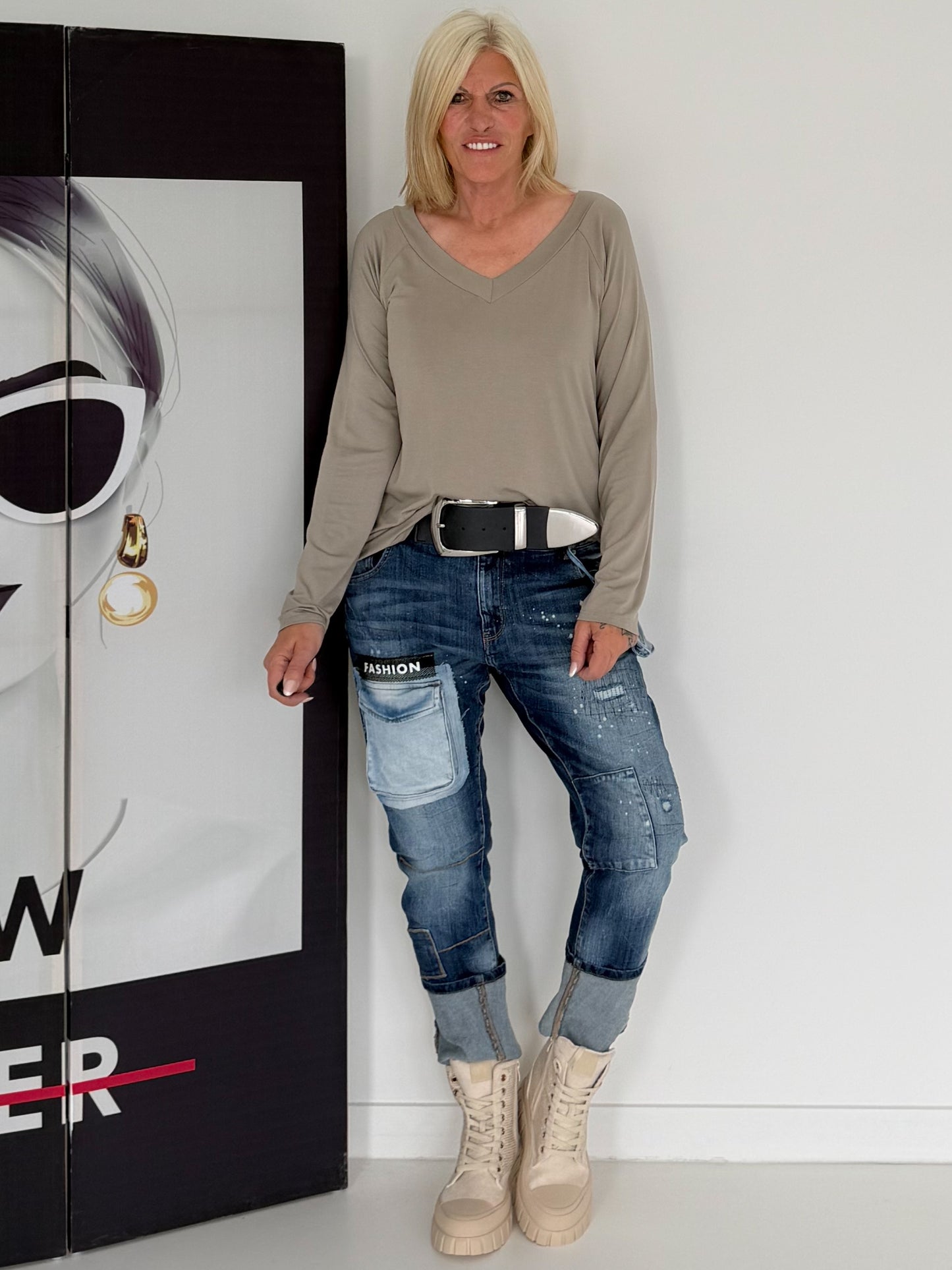 Basic Shirt mit V-Ausschnitt - taupe