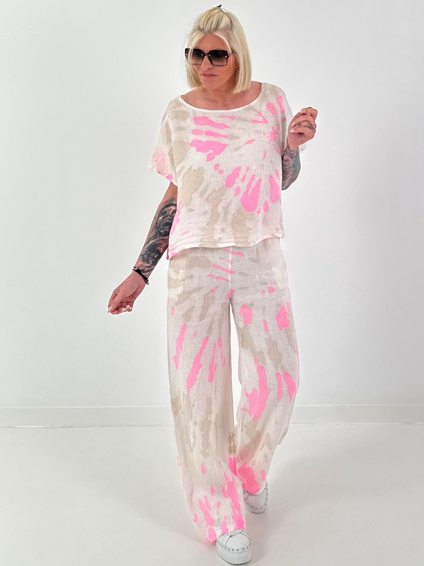 Short Linen Shirt with Tie-Dye Pattern - white-neon pink-beige