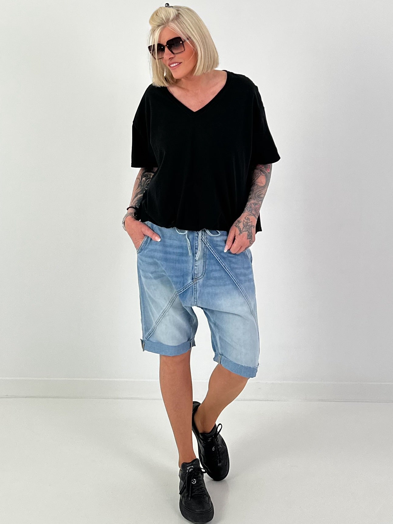 Ruched Hem T-Shirt - Black