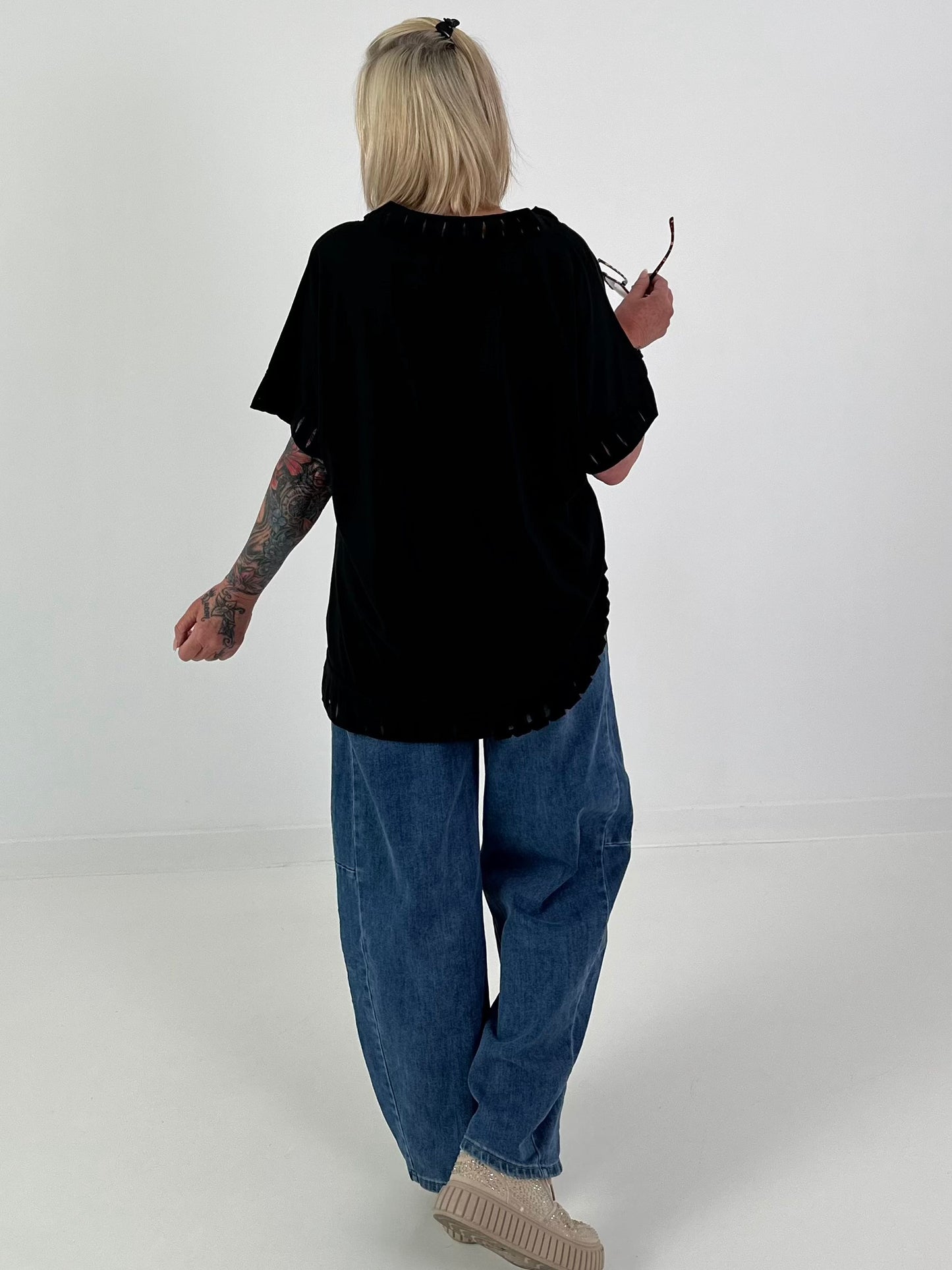 Cut-out shirt - black