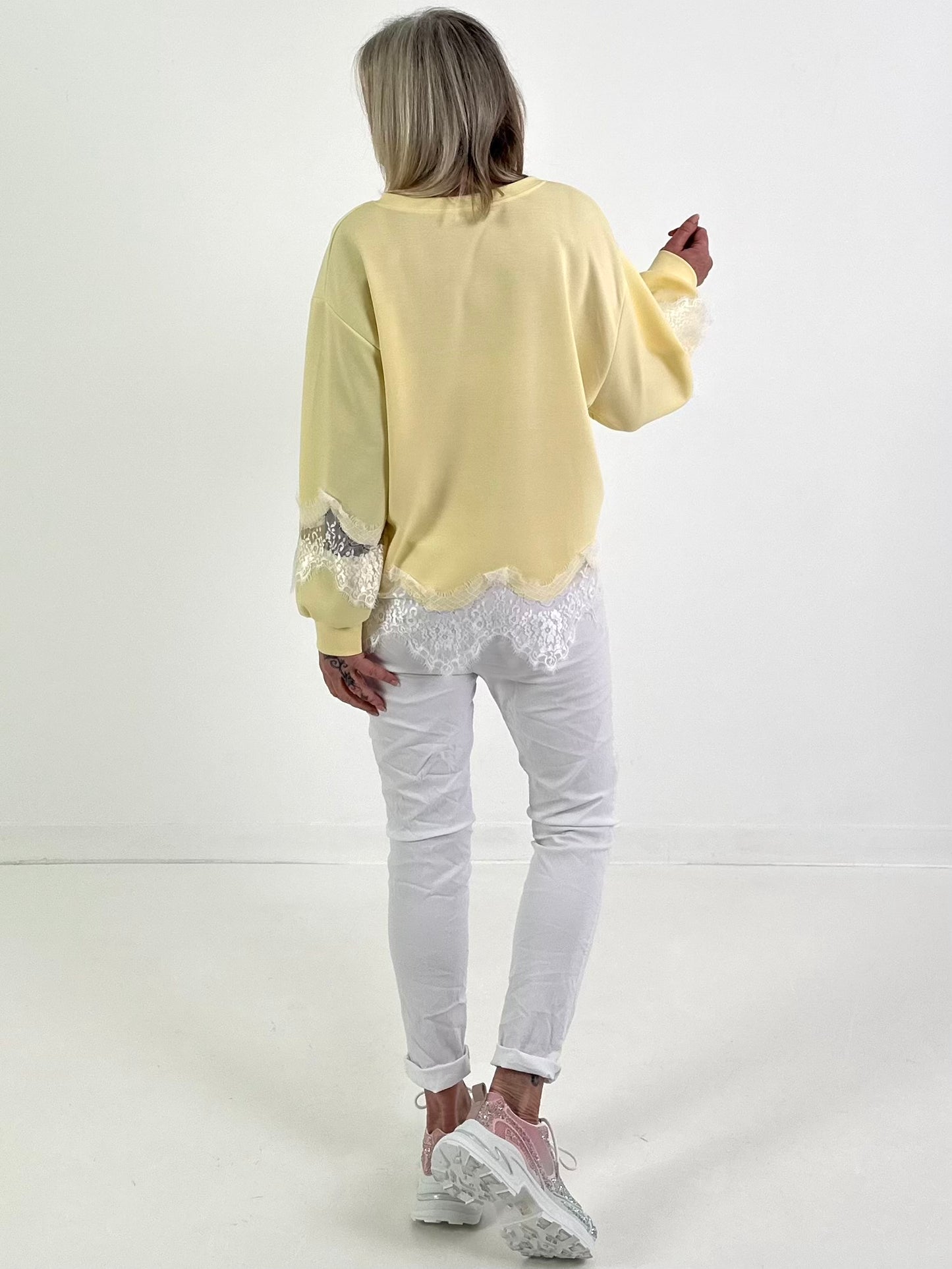 Sweatshirt Modell "Lace Whisper" - gelb