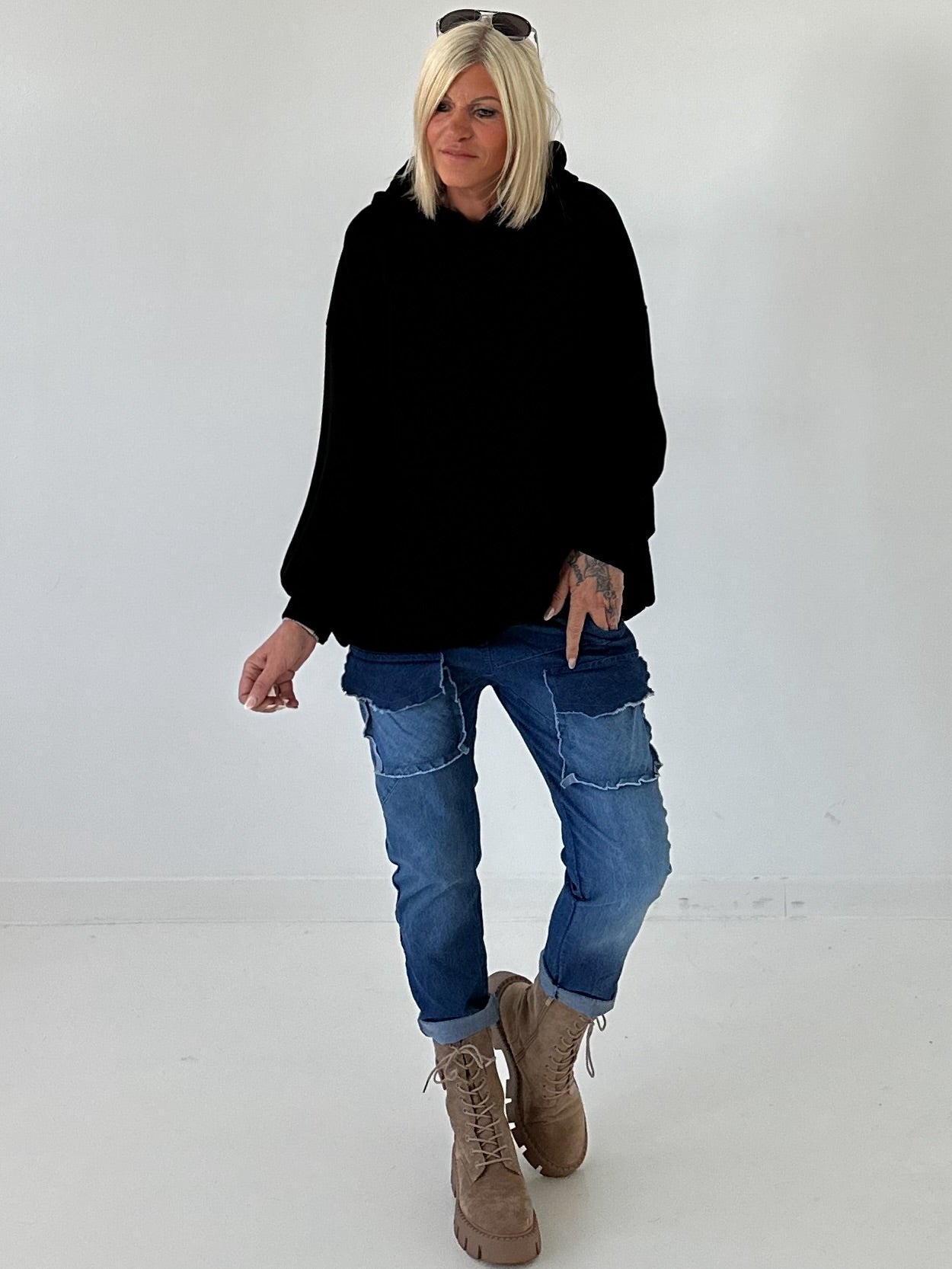 Lässiger Hoodie mit Statement Rückenprint "Pause" - schwarz
