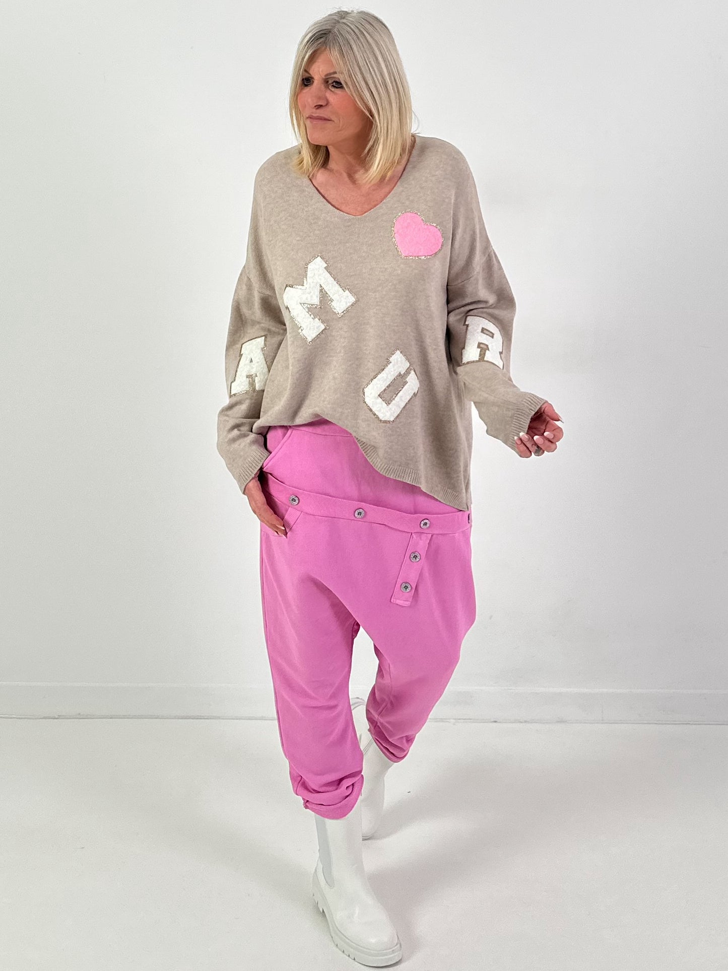 Strickpullover Model "Amour Dreams" - beige ( lieferbar ab ca. 09.12.25)