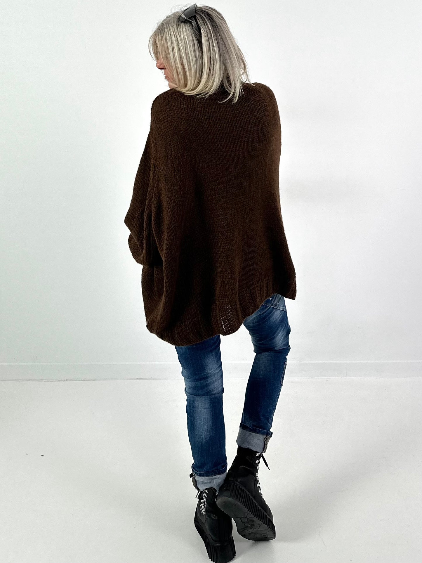 Oversized sweater model "Snuggle Arctic" - mocha