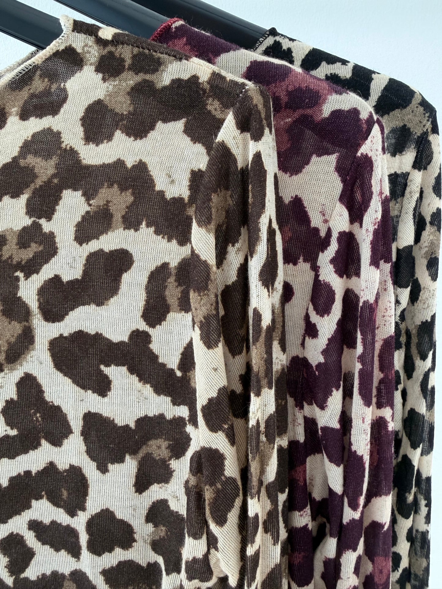 Cashmere Shirt mit großem Leo-Print - 3 Farben