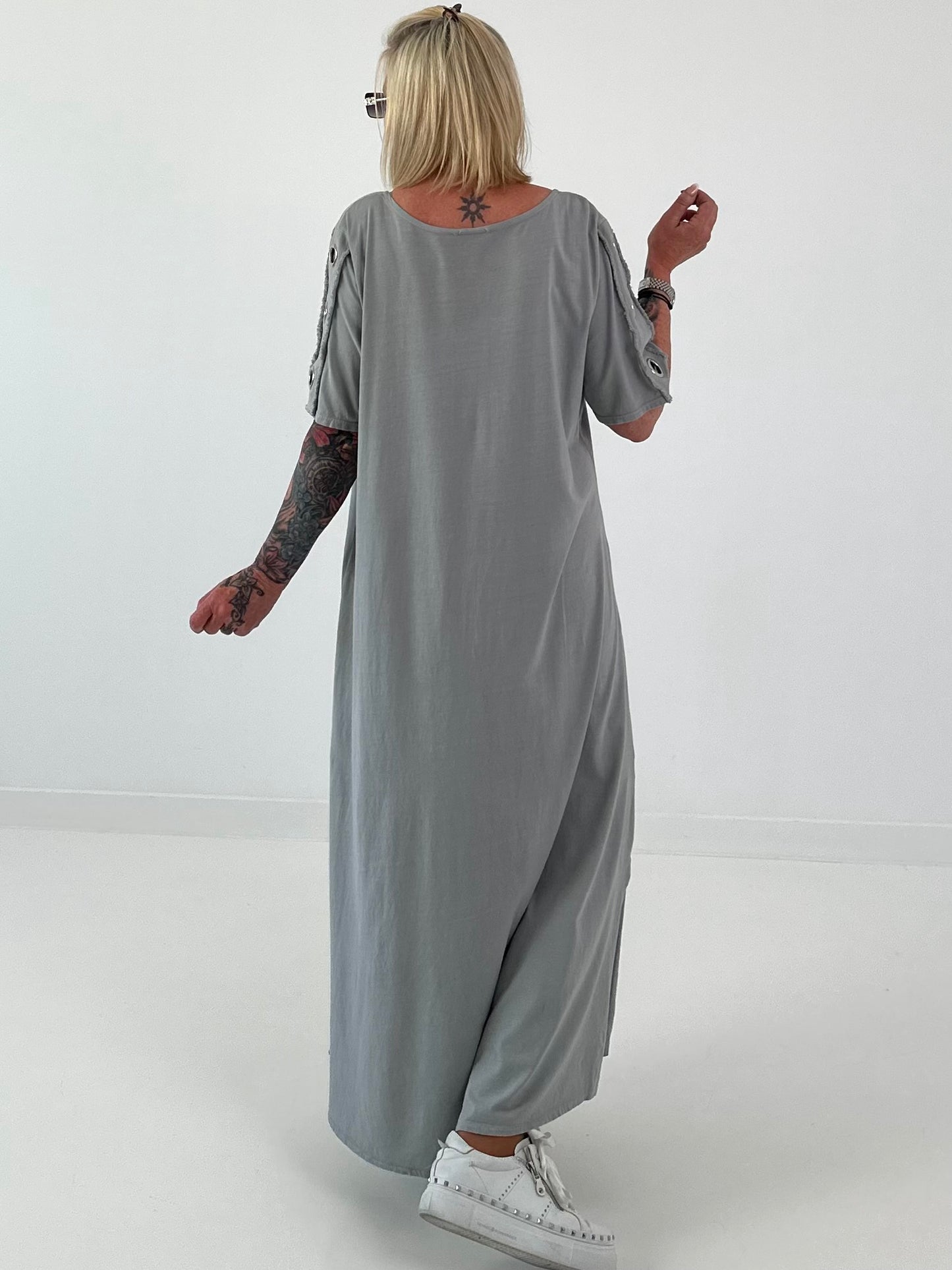 T-Shirt Kleid mit Ösen -grau