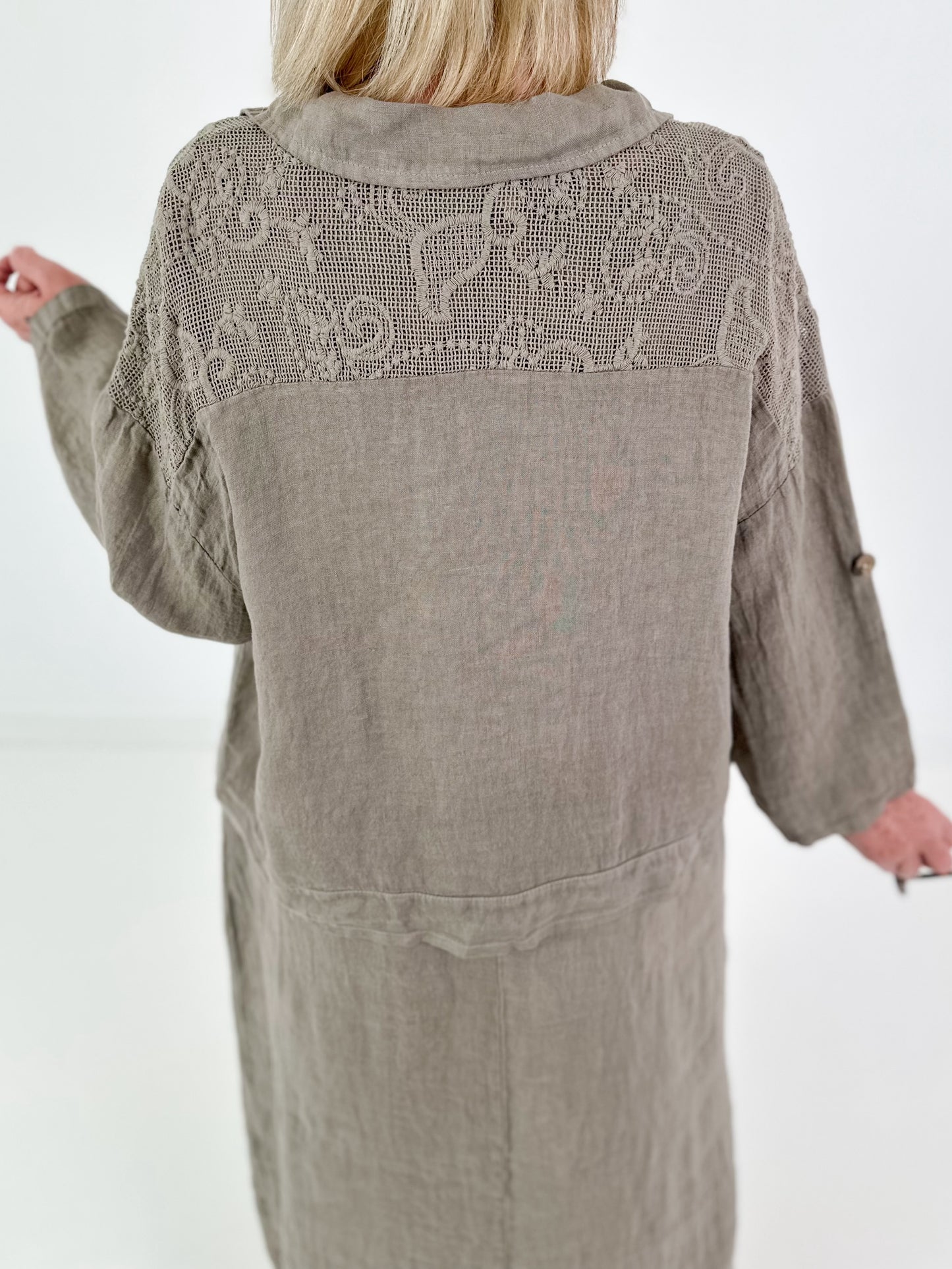 Leinen Jäckchen mit Häkeleinsatz - taupe