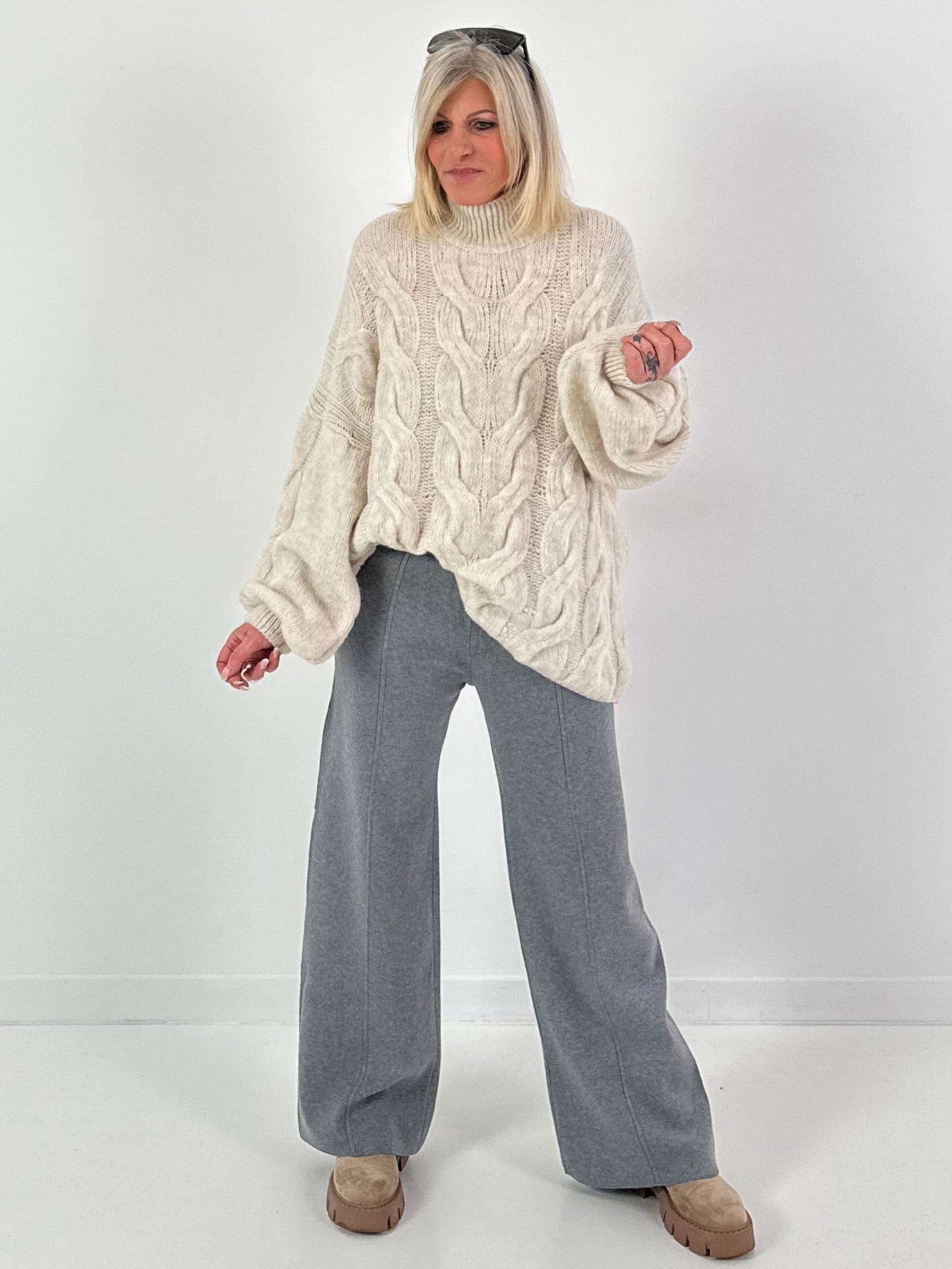Knitted trousers model “Weave&Wear” - grey