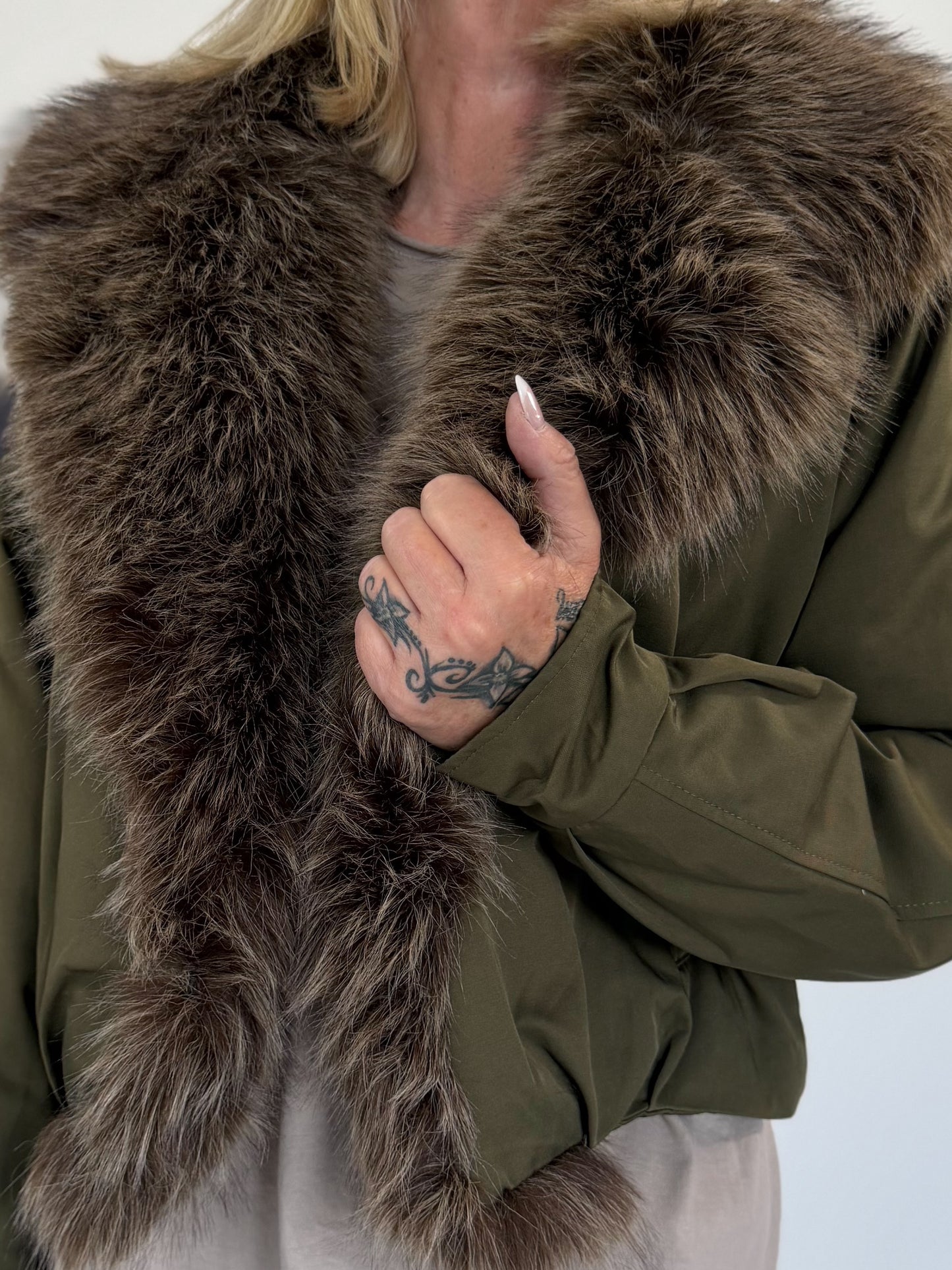 Jacke mit kuscheligem Fellkragen - oliv