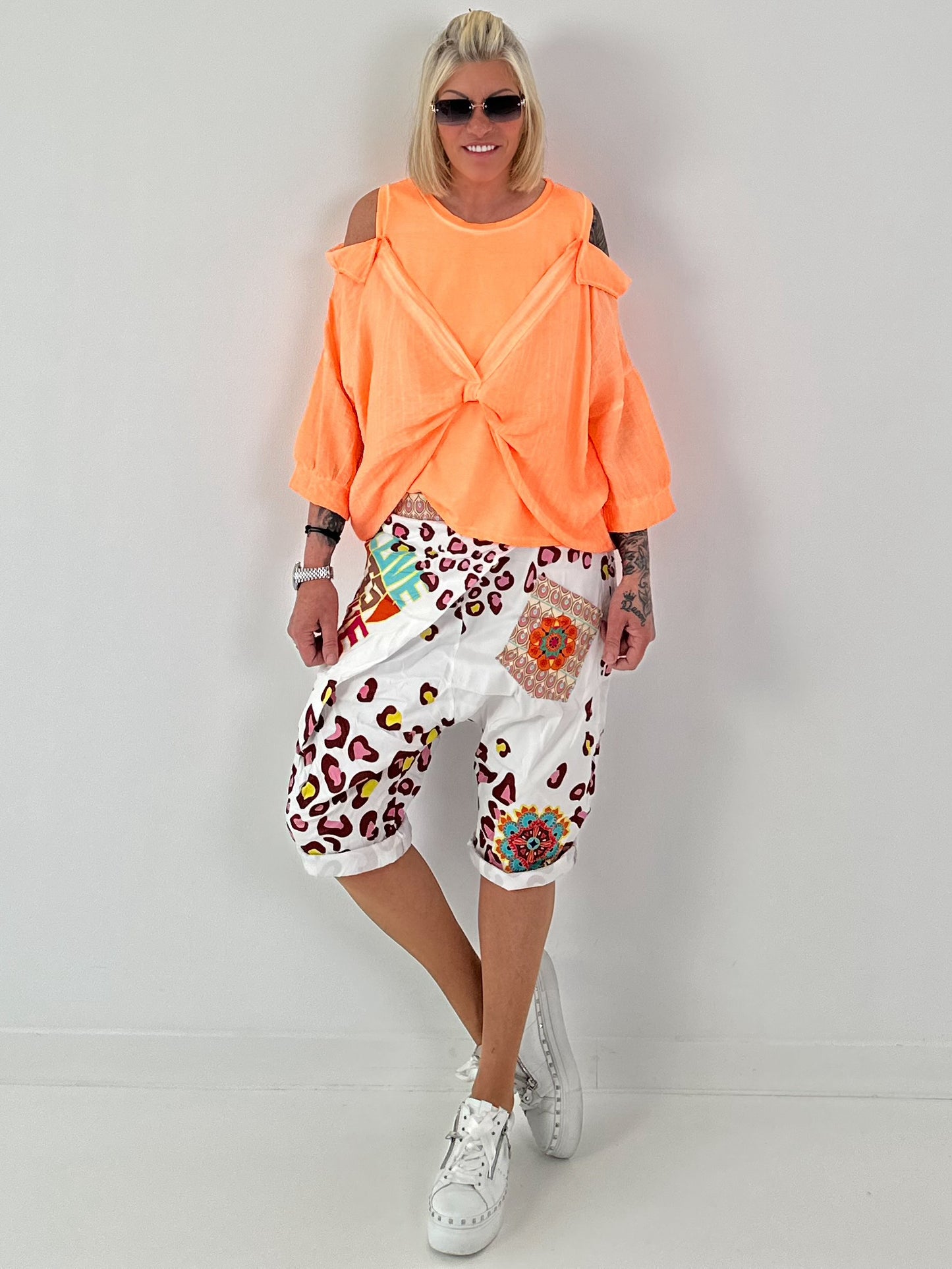 Short baggy shorts with overlap - beige