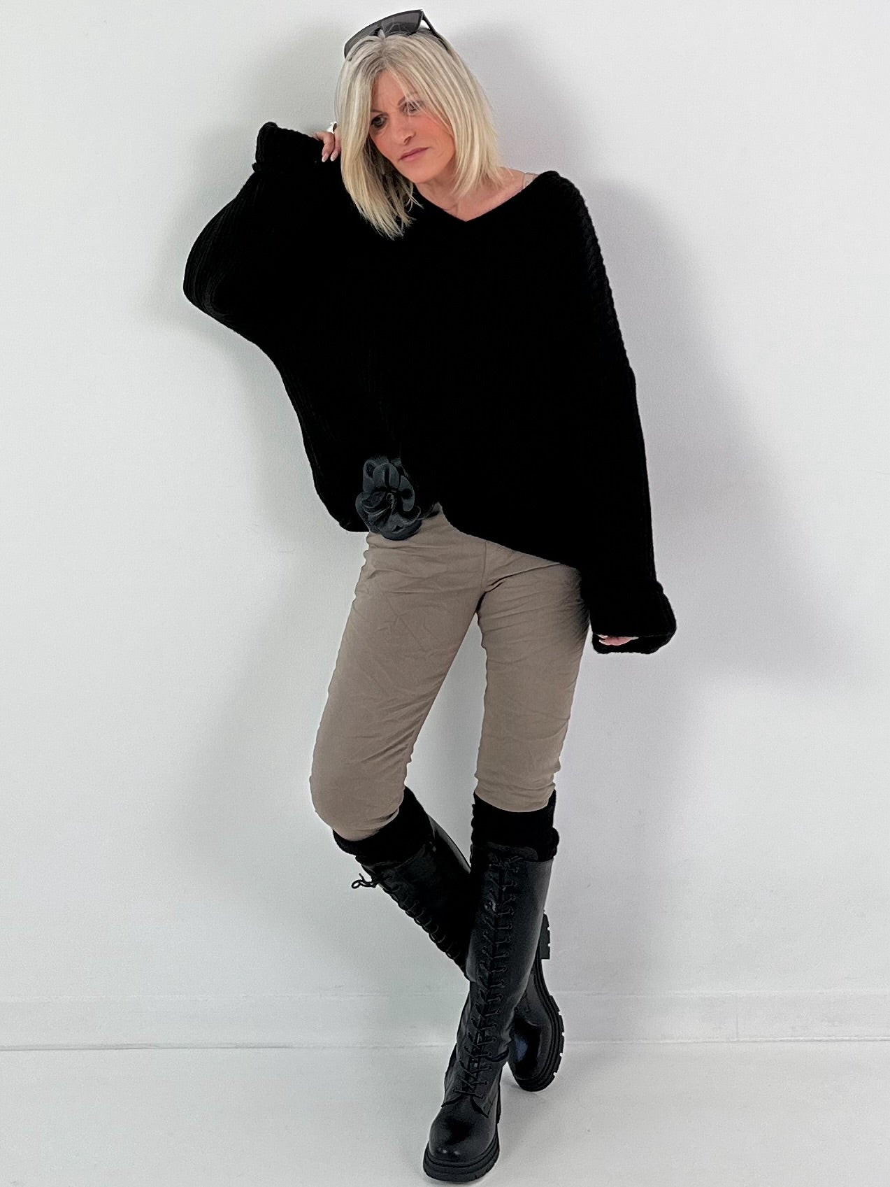 Strikceintuur model "Floral Flow" - zwart