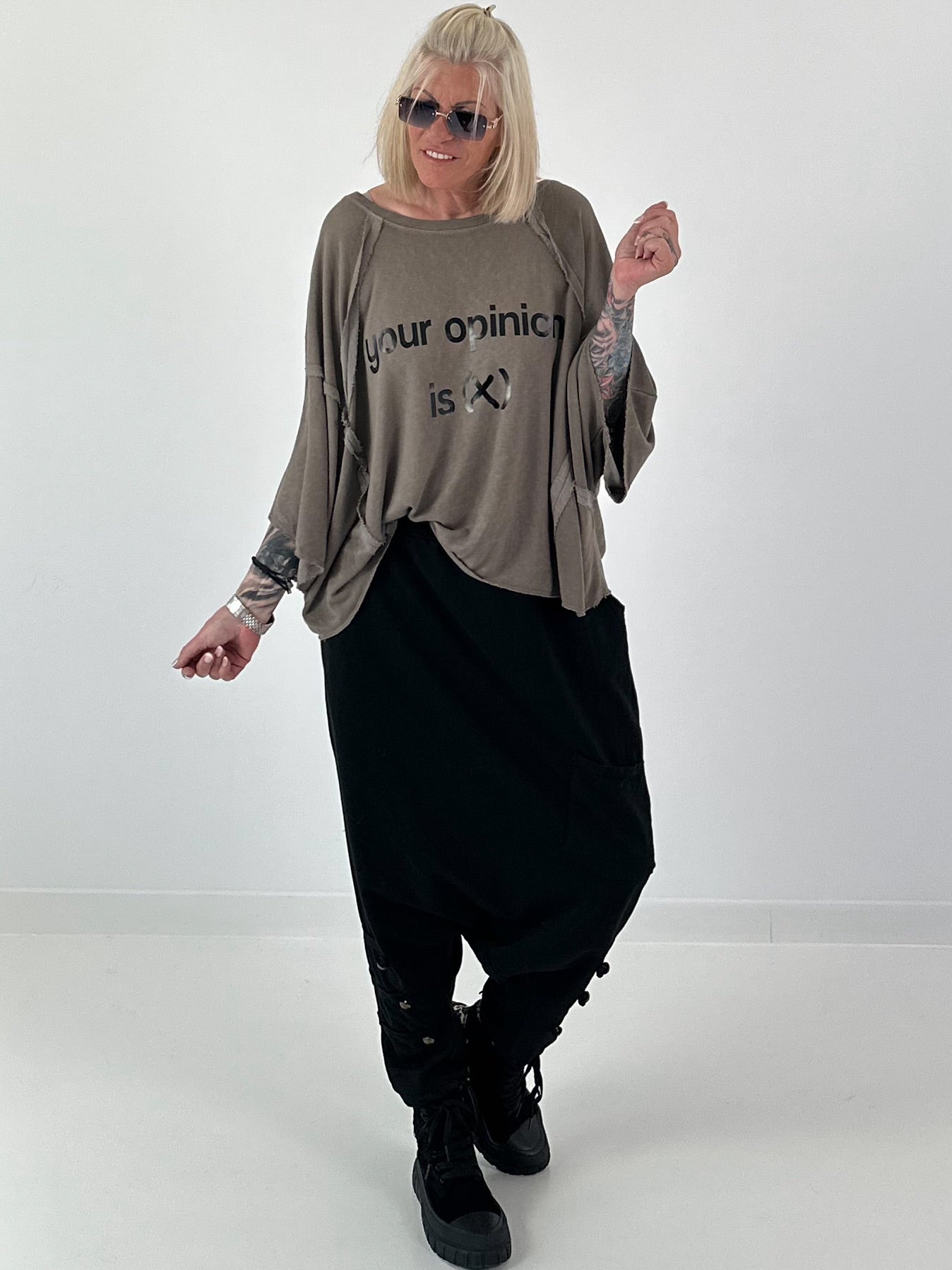 Oversized Strick Shirt mit Statement Print - taupe
