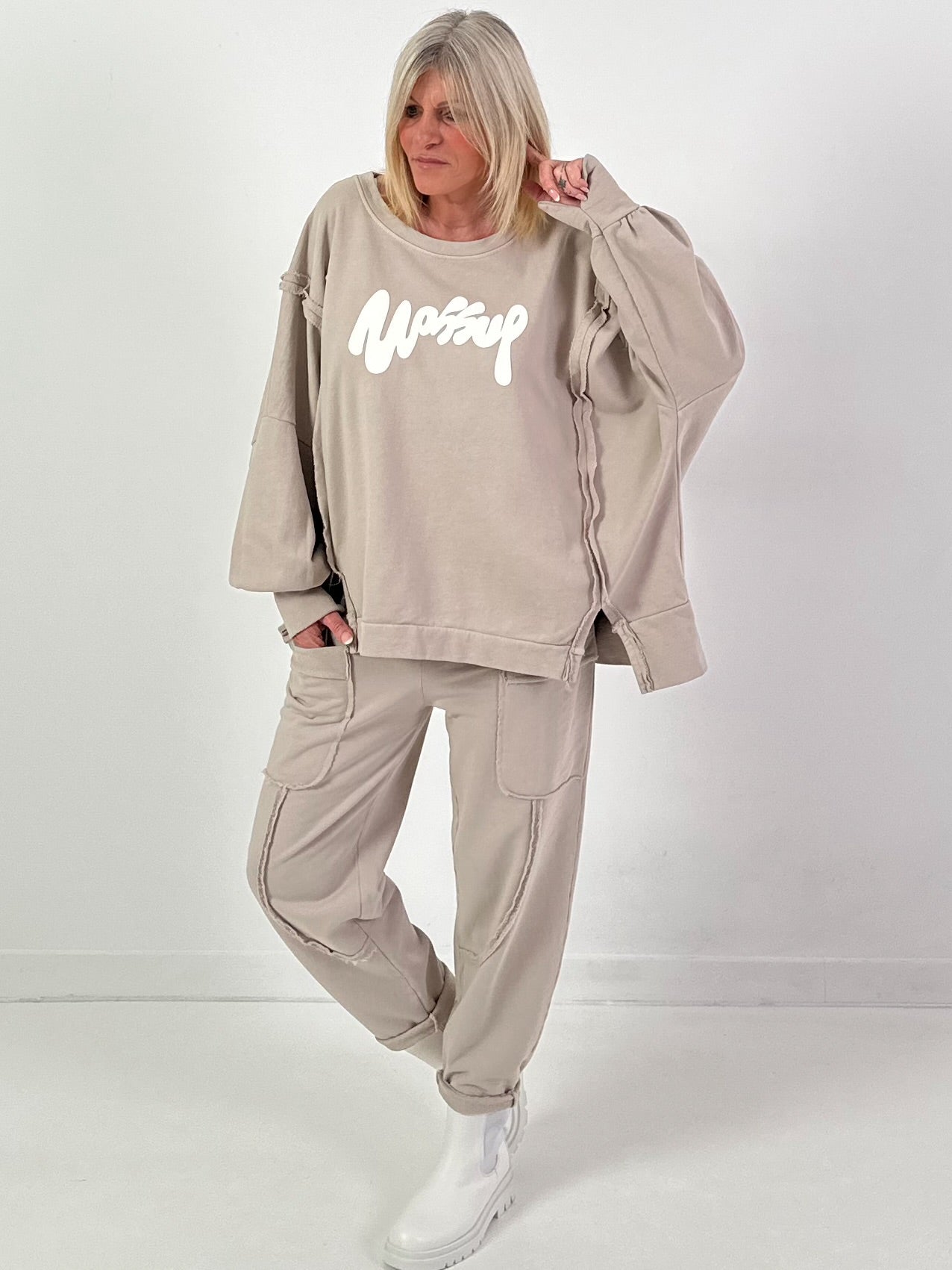 Oversized Sweatshirt Modell "Wassup" - beige