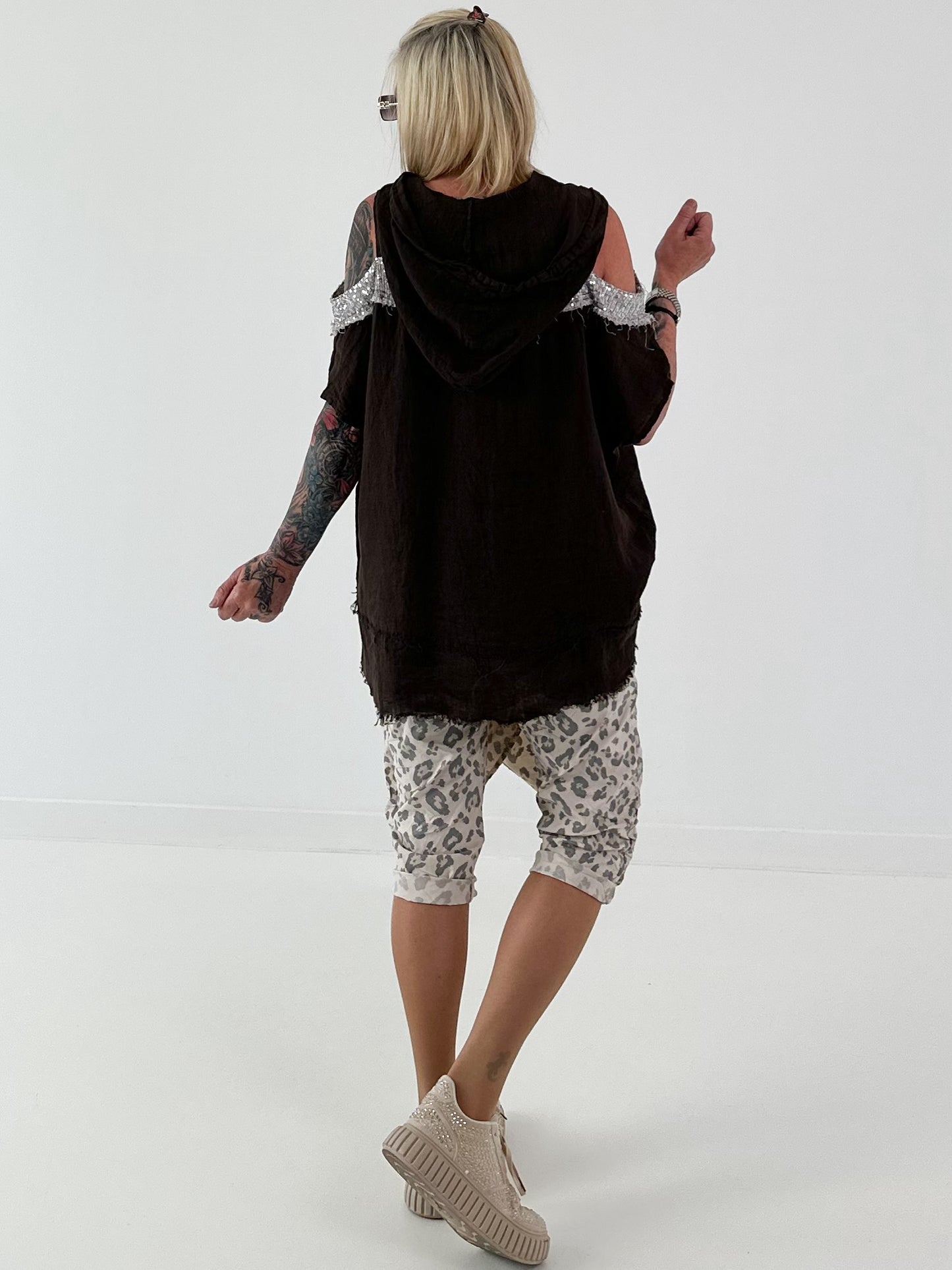 Leinen Shirt mit Pailletten und Cold Shoulder - schoko