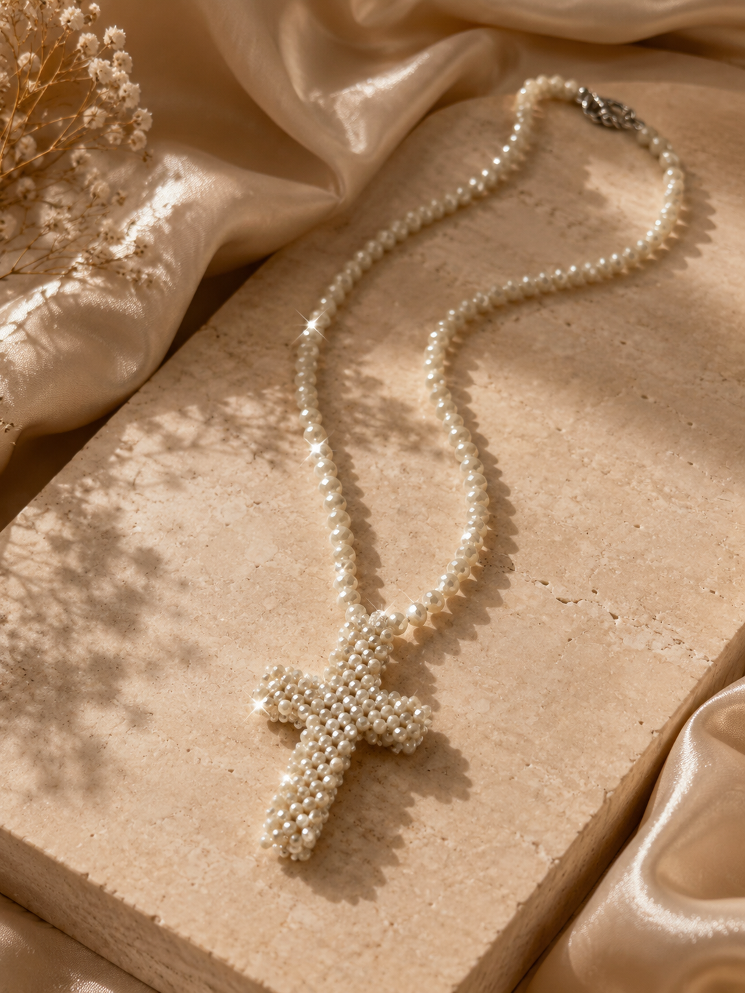 Pearl necklace with cross pendant - beige