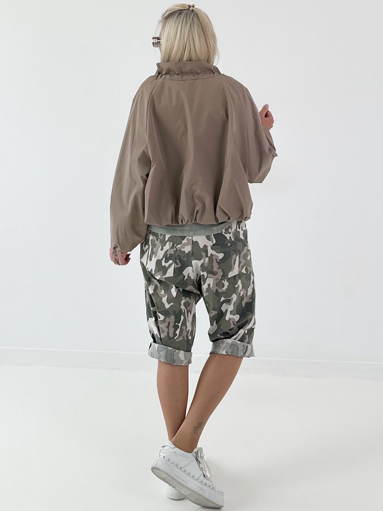 Ballon Jacke mit raffiniertem Kragen - taupe