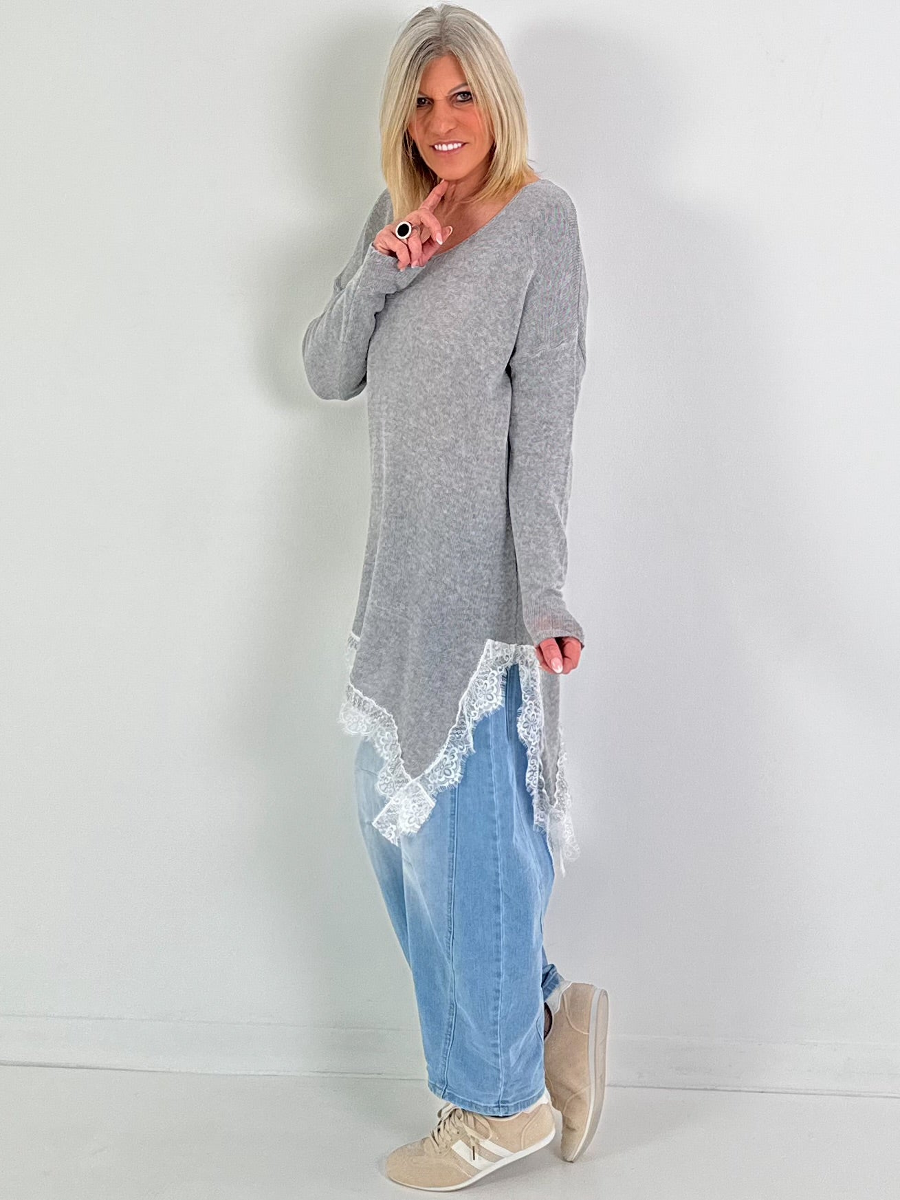 Knit sweater with lace - grey