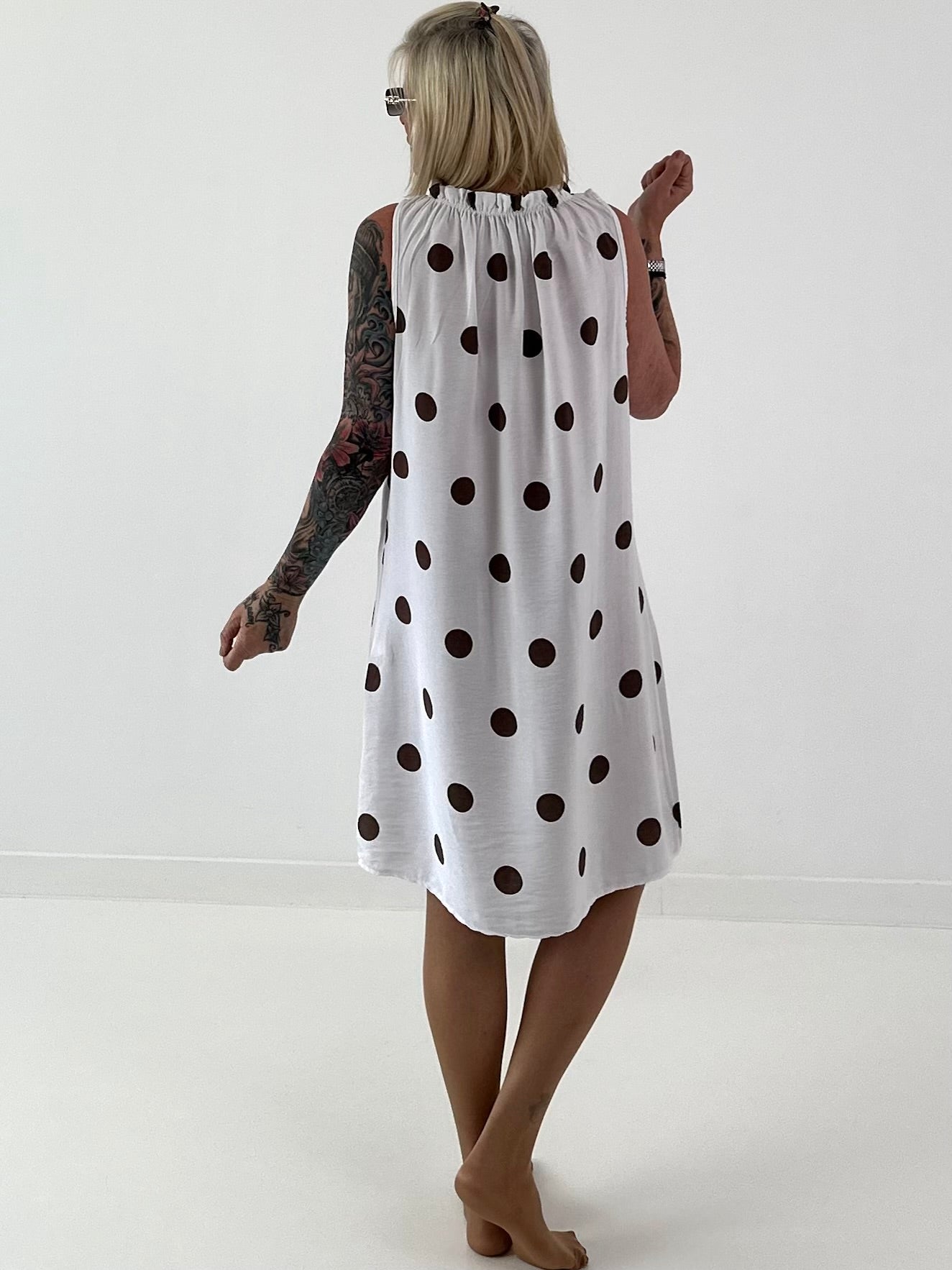 Tupfen Kleid mit Rüschenkragen - weiss