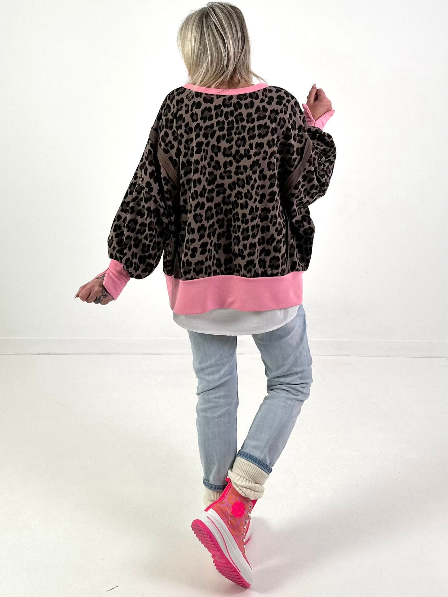 Sweater model "Hi" - leo-pink