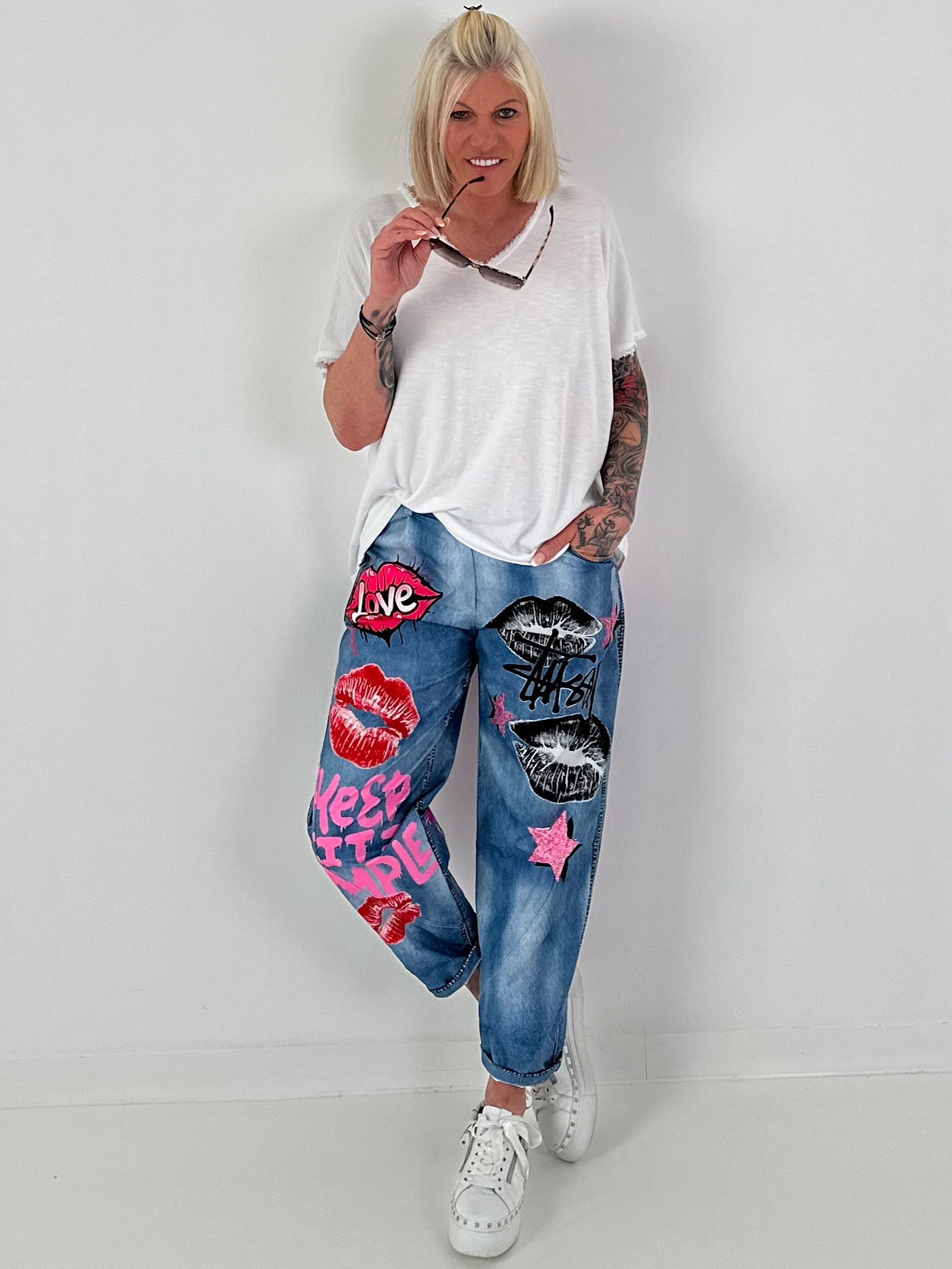 Jeanshose mit Statement Printmix - blau-mehrfarbig