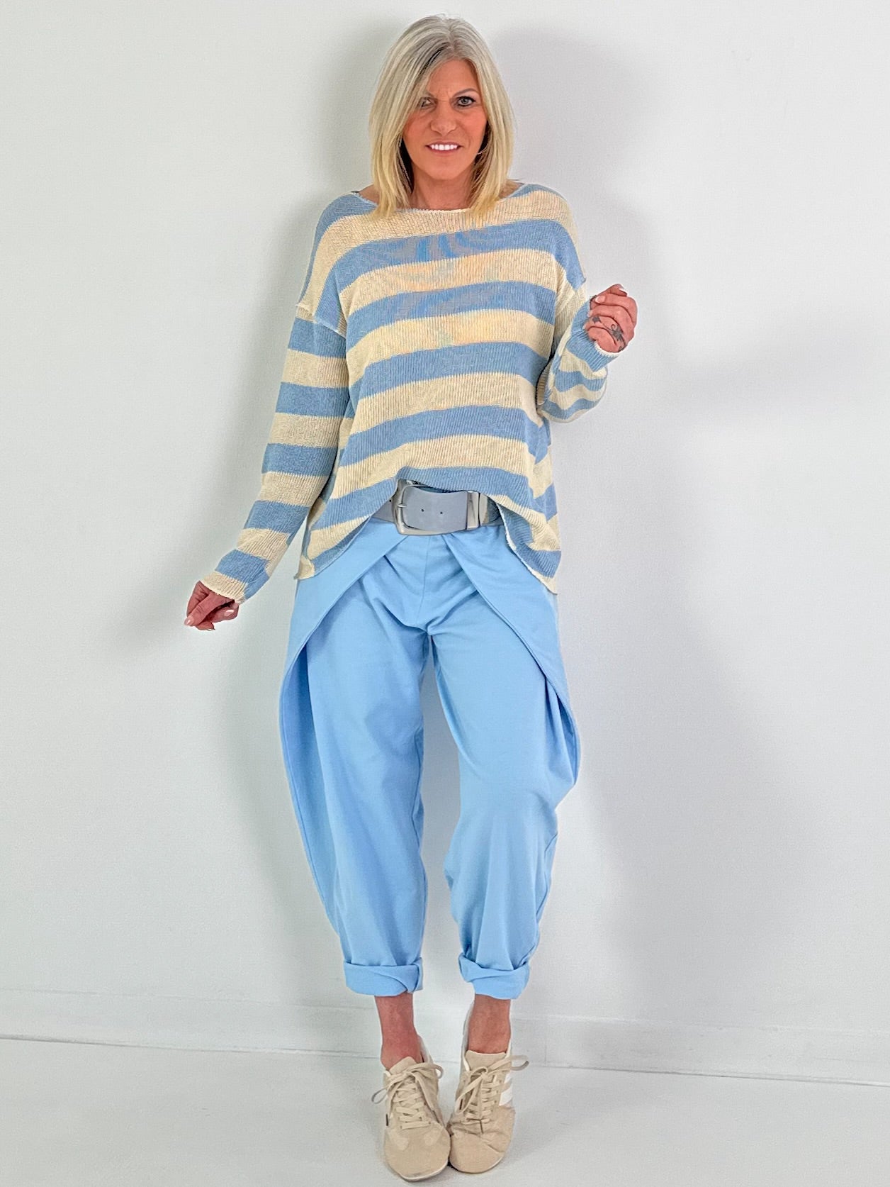 Casual broek met een wikkelmodel - lichtblauw