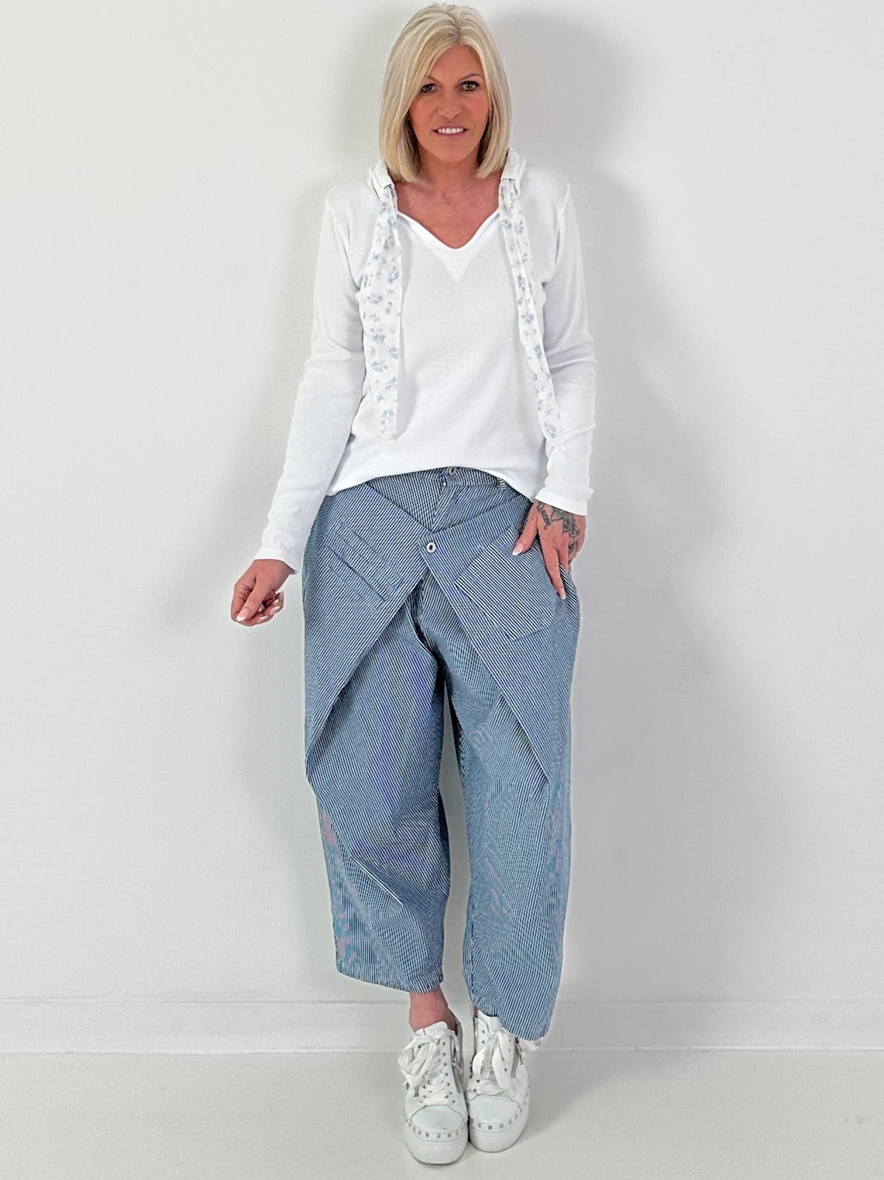 Baggy Hose mit Überwurf - blau-weiss