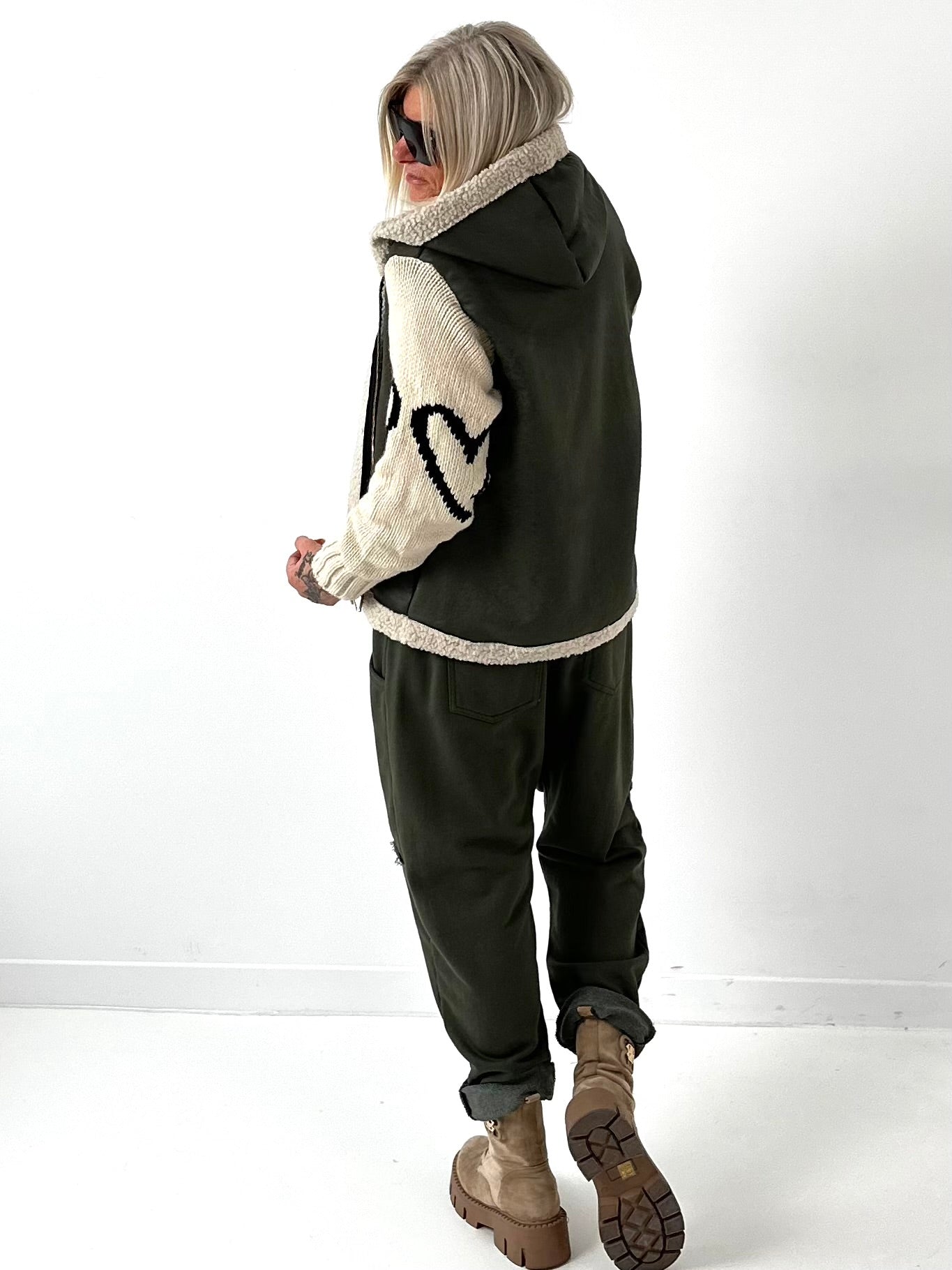 Imitatie lamsnappajas met gebreide mouwen model "Jana" - olijfgroen