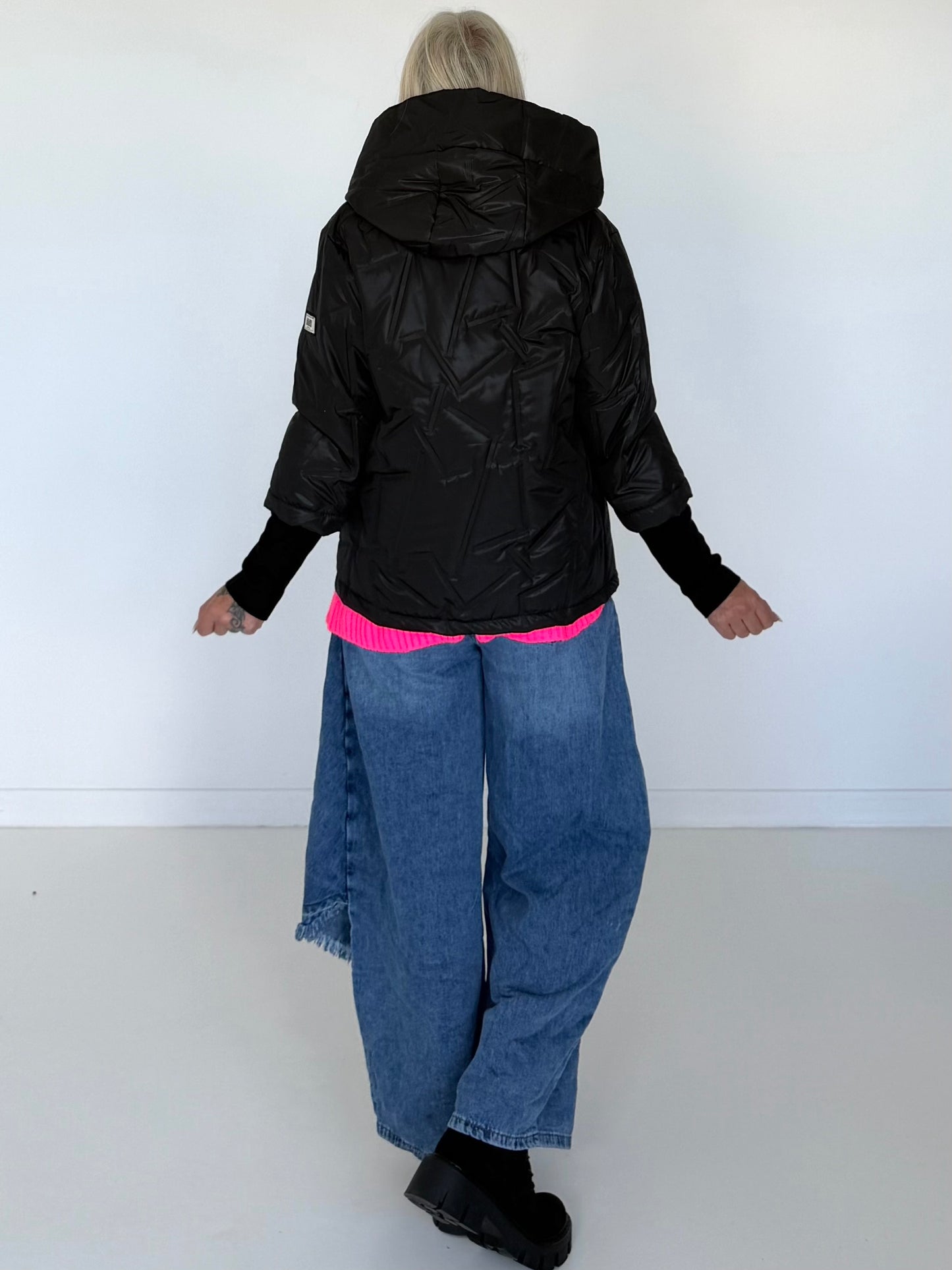 Jacke mit Strickarm und Kapuze - schwarz